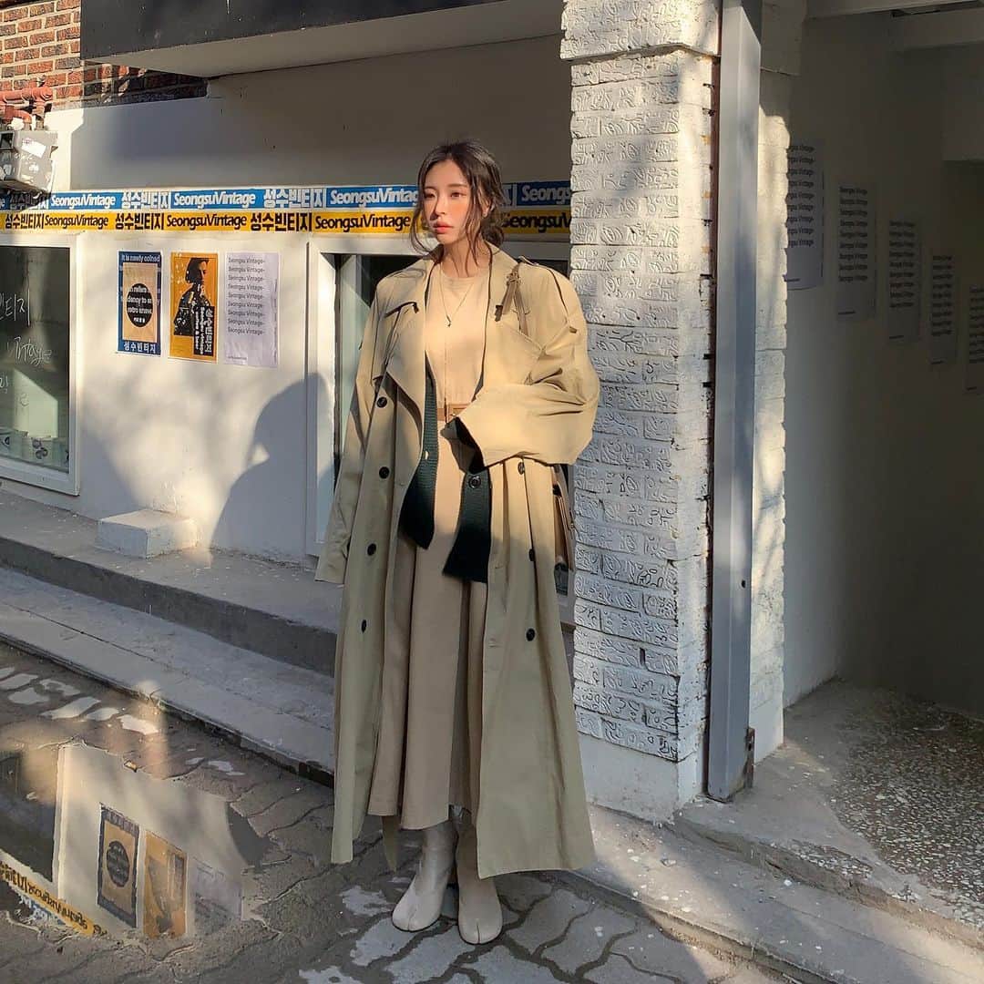 Chuuさんのインスタグラム写真 - (ChuuInstagram)「커피한잔 생각나는 시간☕️트렌치코트 툭 걸치고 고고!! 🤗 #chuuseoul」2月22日 16時21分 - chuu_official