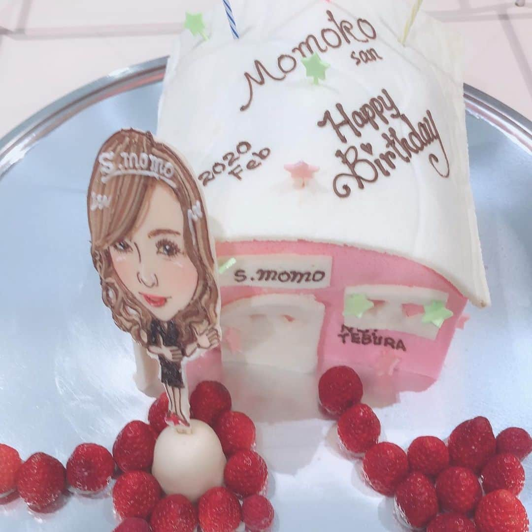 モモコさんのインスタグラム写真 - (モモコInstagram)「誕生日週間です！ 美味しいケーキを毎日食べてます🎂 ありがとうございます💕  #ハイヒールモモコ #👠 #👠🍑 #CHANEL #シャネラー #グルメ #誕生日 #ケーキ #あさパラ #みんなで分けました」2月22日 16時15分 - highheel_momoko