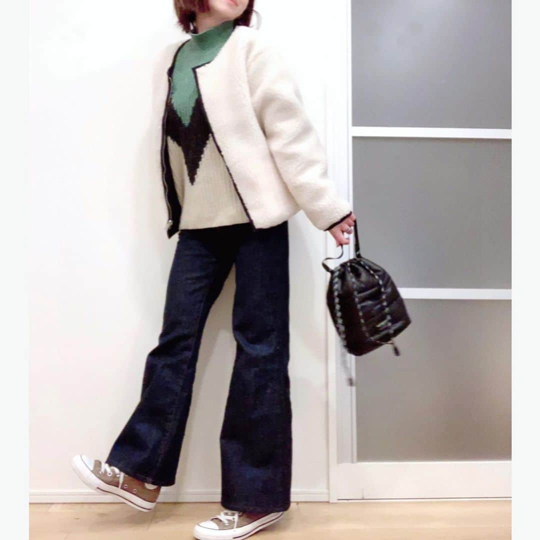 kkkkkaoriiiiiさんのインスタグラム写真 - (kkkkkaoriiiiiInstagram)「150cm前後の小柄さん向けブランド @ensmol.official のボアジャケットを着ました❣️ コンパクトながら、トレンドのぶかっと感は健在のシルエット◎ しかもリバーシブルで反対側はピーチスキン生地のブラック🖤 どちらも使える優秀アイテムです❣️ 低身長さんはぜひチェックしてみてください💓 . . 詳しくはブログに書いてます📝 @kkkkkaoriiiii  プロフィールから飛べます✈️ ♡153cmちびっこアラサーOL♡KaoriのHappyRoom♡ . #ensmol  #プチプラコーデ  #プチプラファッション  #ちびっこol  #おちびコーデ  #おちびの輪  #オトナ女子  #153cm  #153cmコーデ  #低身長コーデ  #f_blogger #ootd  #outfitoftheday  #outfit  #thenorthface  #uniqlo  #uniqloコーデ  #uniqloginza  #uniqlolifewear  #dholic  #r_fashion #converse」2月22日 16時18分 - kkkkkaoriiiii