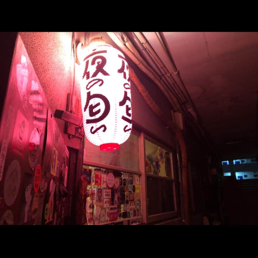 沖玲奈さんのインスタグラム写真 - (沖玲奈Instagram)「今年も花粉で消耗しておりますがこの間の福岡旅行の写真を✈️🍓完全に食い倒れでした。。下関の #唐戸市場 にも初めて行って、お寿司の種類と値段にびっくり🍣 現地で行ったお店は #餃子のラスベガス #女と味噌汁 #いろは #万 #つどい #稚加榮 #赤のれん #キャンベルアーリー ←破壊力のあるいちごパフェとカクテルの真顔の写真はもはやネタですwメルヘン。。笑 . 少しずつ食べながら名店をはしご出来ました！ 事前におすすめのお店を教えて頂き感謝😭😭✨聞いたお店を出来る限り回ろうと詰め込んでたけどそれでも行き足りず🤣機会があればまた行きたいな🤗✨とにかく食べすぎたので引き続きトレーニング頑張ります。。リカバリー難しいww #花粉症 #九州 #福岡 #福岡旅行 #食い倒れ #workout #ランニング #running #ご当地ラン #halfmarathon #strava」2月22日 16時22分 - reinaoki2508