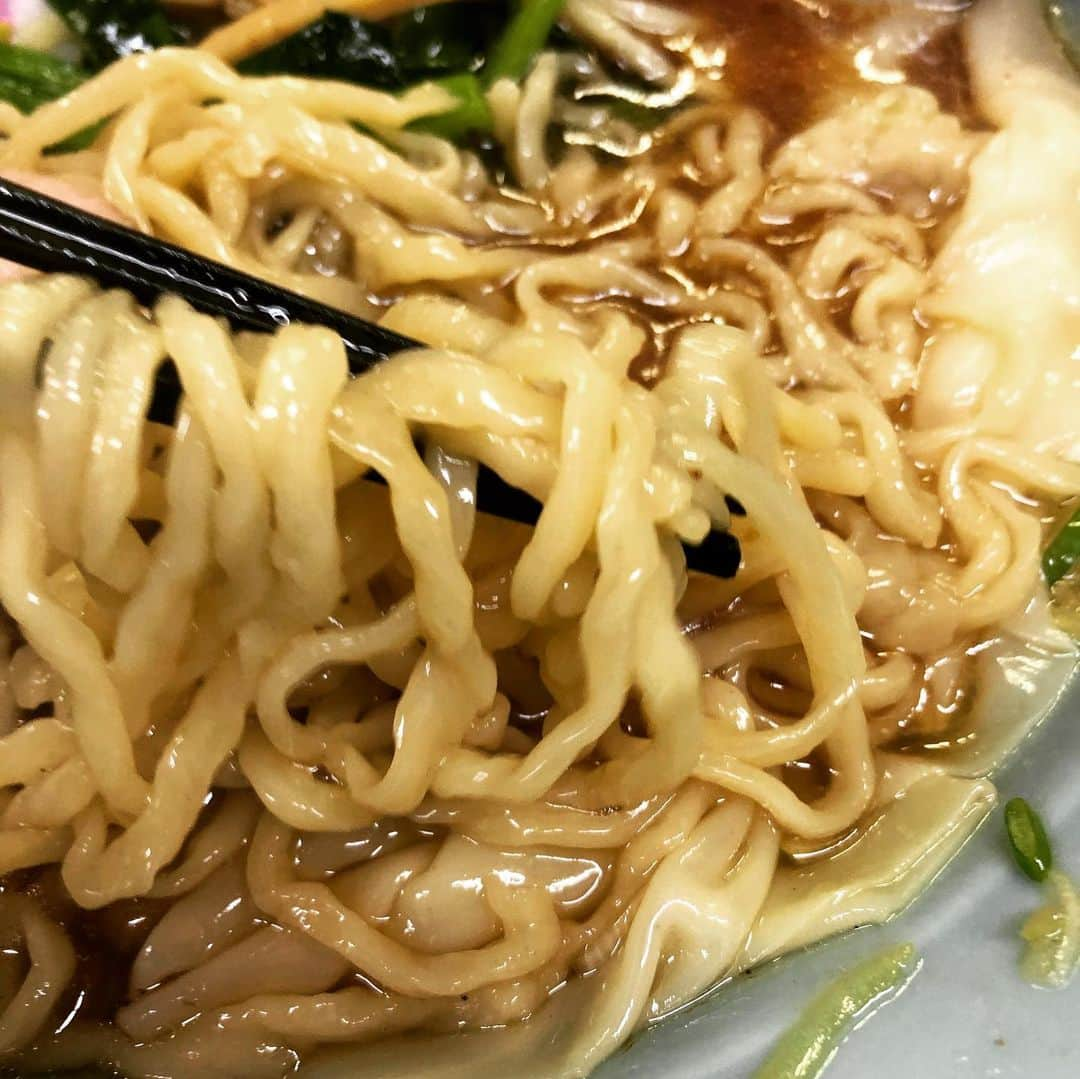 あばれる君さんのインスタグラム写真 - (あばれる君Instagram)「横浜でも白河ラーメンが食べられる。嬉しい。美味しい。白河中華そば。 もし、街中ですれ違い様に知らない人にいきなりザブザブこのスープを浴びせられても私はきっとこう言うだろう。 「おかわりありますか？」と。」2月22日 16時26分 - abarerukun