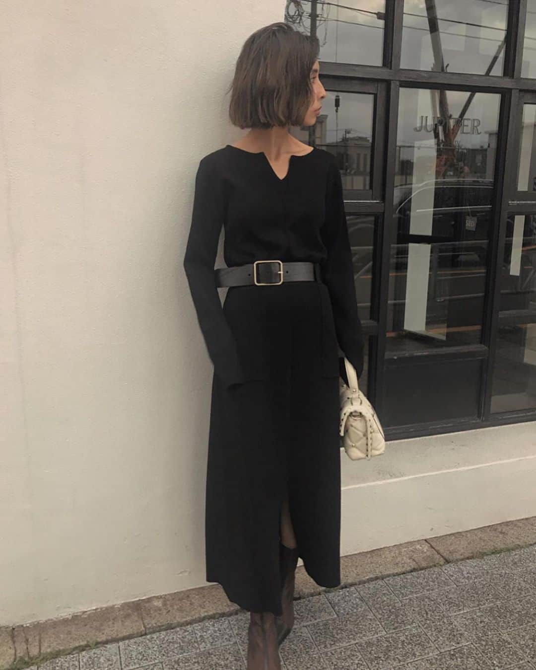 黒石奈央子さんのインスタグラム写真 - (黒石奈央子Instagram)「あめりふく。 . . .  BELTED KNIT DRESS ¥19500+tax 2/25 . これは私もオーダーした綺麗ラインな、ニットドレス。 レザーのベルト付きなのだ！ .  @ameri_shinjuku @amerivintage @ameri_daikanyama @ameri.shinsaibashi #ameri#amerivintage #fashion #vintagefashion #coordinate#ootd#outfit#osanposnap #705_outfit #大人ファッション #大人コーディネート #大人スタイル #modestyle #modefashion#modecasual」2月22日 16時57分 - blackstone705