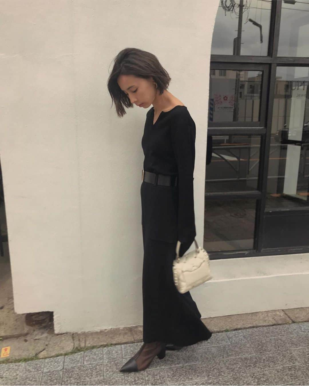 黒石奈央子さんのインスタグラム写真 - (黒石奈央子Instagram)「あめりふく。 . . .  BELTED KNIT DRESS ¥19500+tax 2/25 . これは私もオーダーした綺麗ラインな、ニットドレス。 レザーのベルト付きなのだ！ .  @ameri_shinjuku @amerivintage @ameri_daikanyama @ameri.shinsaibashi #ameri#amerivintage #fashion #vintagefashion #coordinate#ootd#outfit#osanposnap #705_outfit #大人ファッション #大人コーディネート #大人スタイル #modestyle #modefashion#modecasual」2月22日 16時57分 - blackstone705