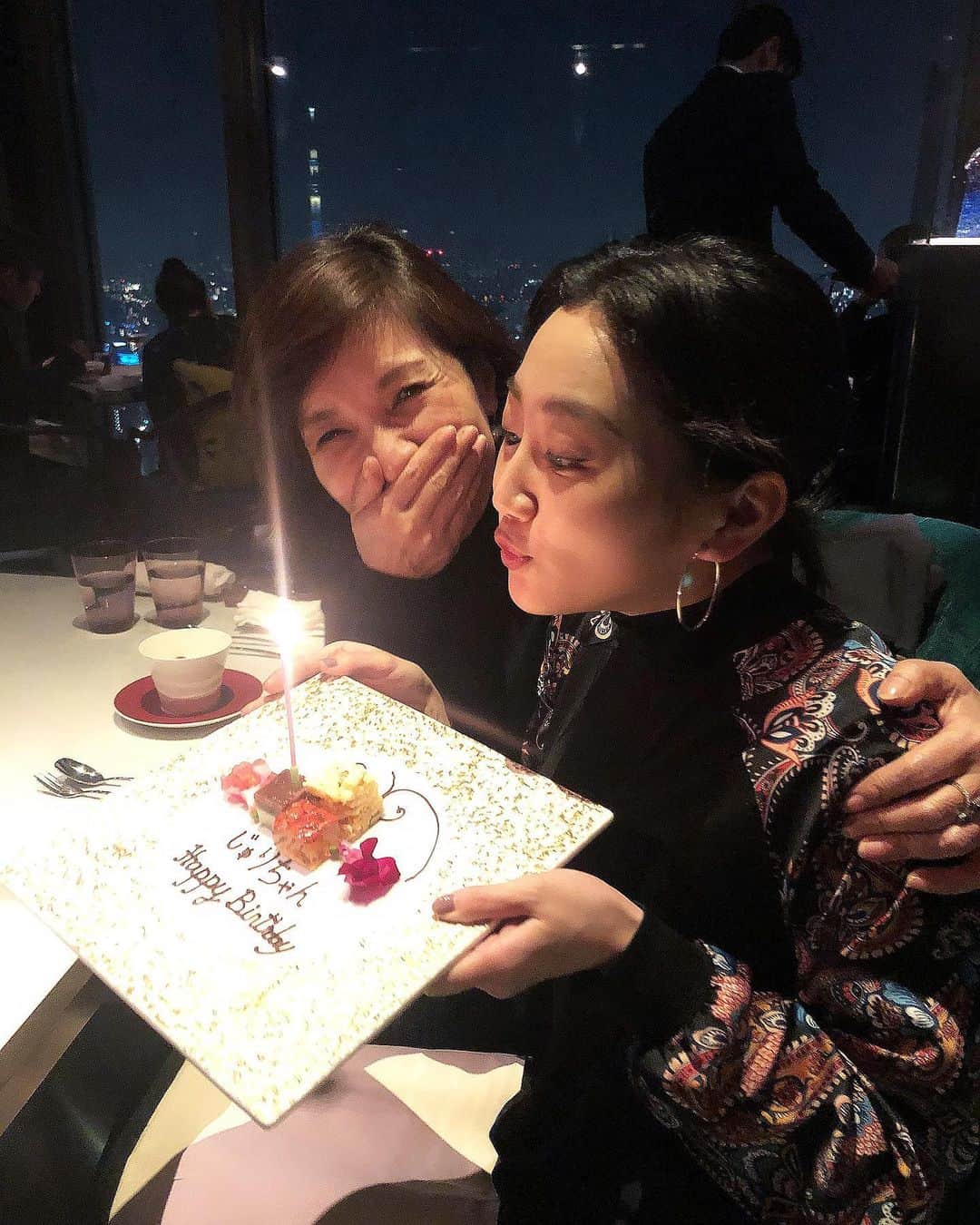 樹麗のインスタグラム：「母も私も慕う素敵な方と 素敵な夜を素敵な場所で 過ごさせていただきました💎  ありがとうございました🦧愛だなぁ。  #2月中はバースデー更新許して」
