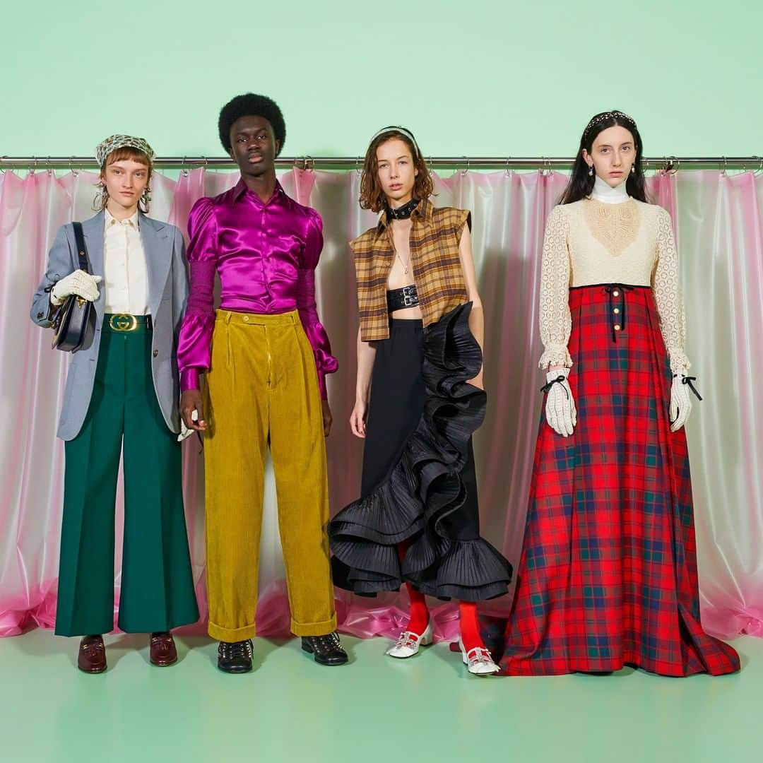 グッチさんのインスタグラム写真 - (グッチInstagram)「Lining up after the #GucciFW20 women’s show: skirts in tartan or with ruffle details, corduroy trousers worn with a satin shirt and suiting featuring flare pants—accessorized with a @libertylondon  #GucciLiberty printed headband. Discover more through link in bio. @alessandro_michele #AlessandroMichele #mfw #GucciTheRitual」2月22日 17時00分 - gucci