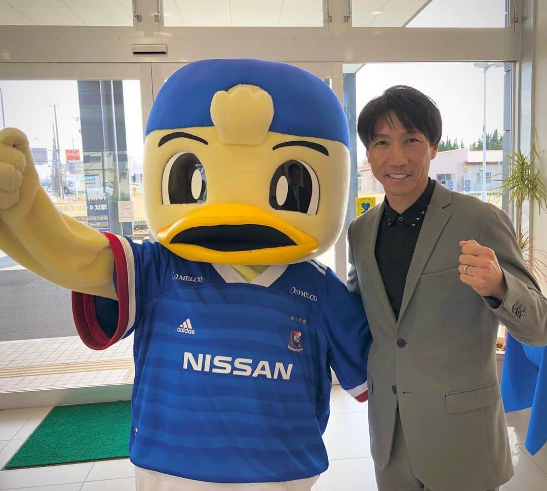 波戸康広さんのインスタグラム写真 - (波戸康広Instagram)「・﻿ 横浜F・マリノス presents いいね！技術の日産グランプリ﻿ スペシャル納車セレモニーイベントでした！✨🚐✨﻿ ﻿ ご当選者は日産自動車時代からのサポーターです！🇫🇷﻿ ﻿ 日産セレナでホームにアウェイ、ご家族でドライブも楽しみながらスタジアムにお越し下さい。🤗﻿ ﻿ ﻿ #いいね技術の日産グランプリ #fmarinos #日産自動車﻿ #日産セレナ #納車セレモニー #波戸康広 #ambassador﻿ #マリノスケも一緒 #サポーターとのふれあい﻿ #instagood #instaphoto」2月22日 17時17分 - hato.official