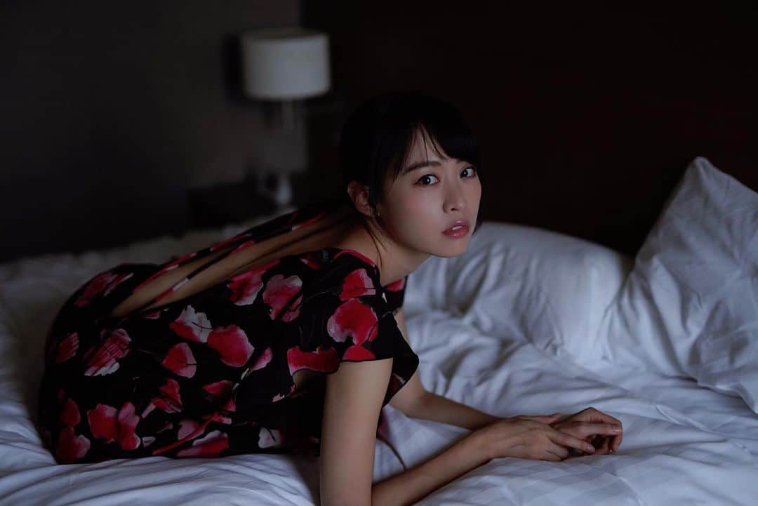 千倉里菜さんのインスタグラム写真 - (千倉里菜Instagram)「🌆 . . . * . . _ #1枚の写真 #ポートレート #作品撮り #グラビア #portrait #portraits #portraitphotography #photo_jpn #Japanese #japanesegirl #photography #portraitmodel #japanesemodel #portrait_shots #model #actress #東京 #tokyo #徳島 #tokushima #instadaily #instalike #likeforlikes #likeforfollow #hotel #interior #fashion #gravure #ポートレート撮影」2月22日 17時34分 - rina_amatsuma