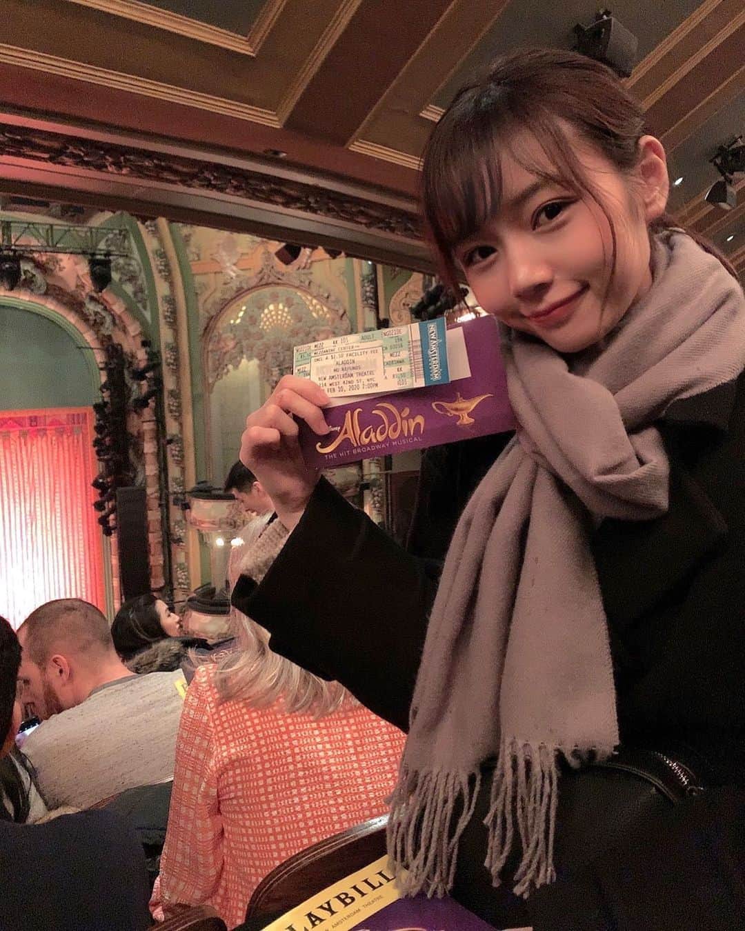 杉浦みずきのインスタグラム：「. 念願のブロードウェイミュージカルに行ってきました✨ 演目は、大好きなアラジン💜 豪華な演出に、終始目が釘付け！ すごかったなぁ〜〜 ニューヨークの一番の楽しみでした☺️ 次は、高校生の頃から憧れているWickedをみたい！」