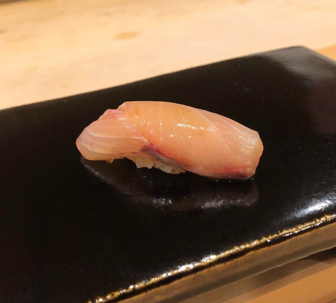 椿彩加さんのインスタグラム写真 - (椿彩加Instagram)「. 念願の鮨 十兵衛さんに🍣 . 完璧に美味しかった🥺 また帰るとき絶対行きたい行く❤️ . #鮨 #鮨十兵衛 #福井 #予約困難店 #美味すぎた #asatsuyu #お鮨大好き」2月22日 17時46分 - ayaka_tsubaki23