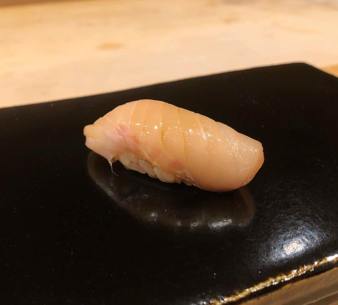 椿彩加さんのインスタグラム写真 - (椿彩加Instagram)「. 念願の鮨 十兵衛さんに🍣 . 完璧に美味しかった🥺 また帰るとき絶対行きたい行く❤️ . #鮨 #鮨十兵衛 #福井 #予約困難店 #美味すぎた #asatsuyu #お鮨大好き」2月22日 17時46分 - ayaka_tsubaki23