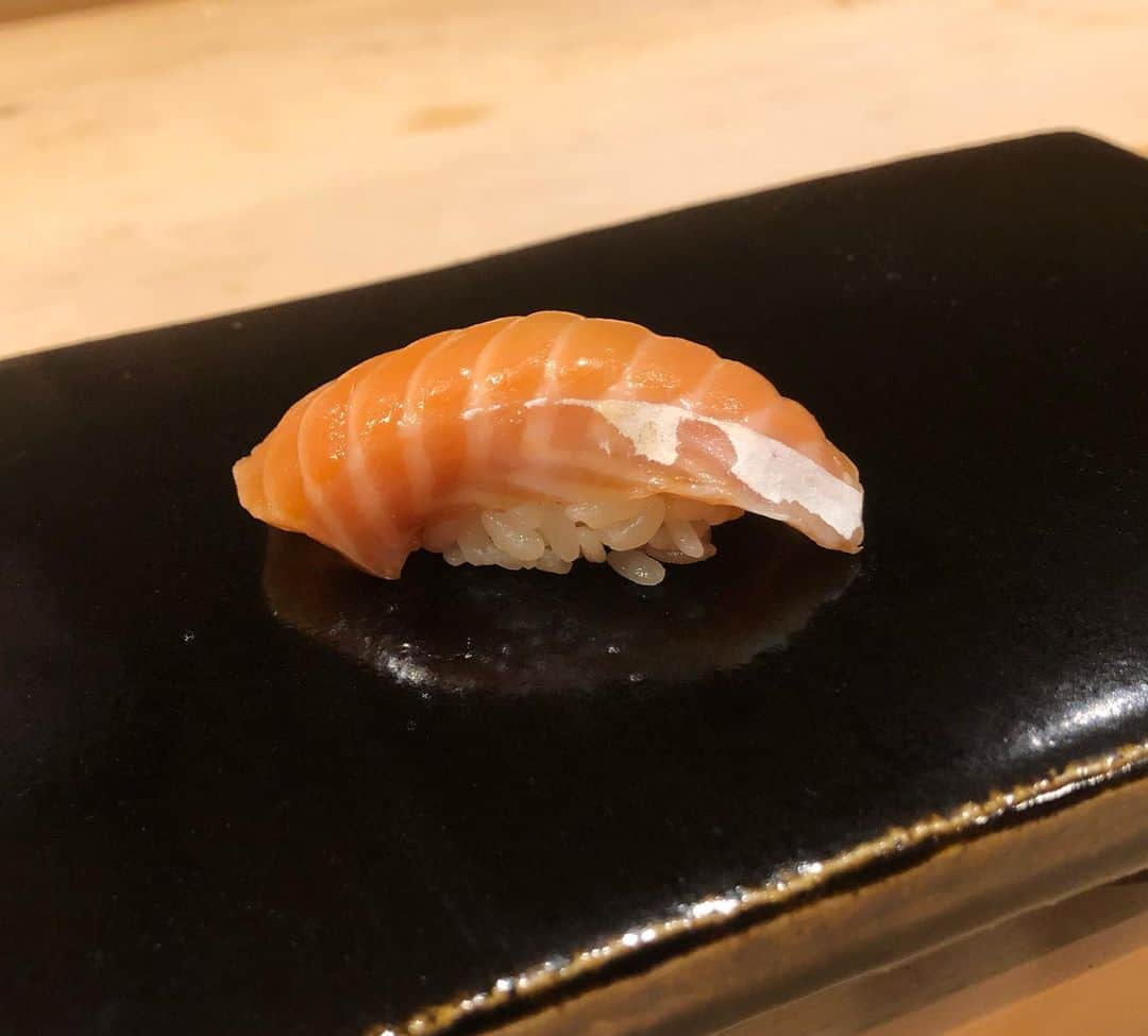 椿彩加さんのインスタグラム写真 - (椿彩加Instagram)「. 念願の鮨 十兵衛さんに🍣 . 完璧に美味しかった🥺 また帰るとき絶対行きたい行く❤️ . #鮨 #鮨十兵衛 #福井 #予約困難店 #美味すぎた #asatsuyu #お鮨大好き」2月22日 17時46分 - ayaka_tsubaki23