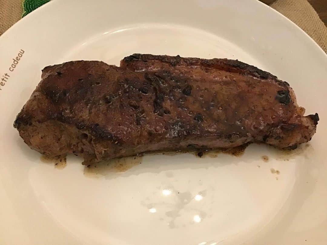 柴田淳さんのインスタグラム写真 - (柴田淳Instagram)「頂きました！ ただ、肉だけを。 激レアで頂きました！ 美味しかったです。 やっぱお肉はいいねぇ。 #プレゼント #サーロイン #いきなりステーキ🥩 #300g」2月22日 18時10分 - shibatajun_official