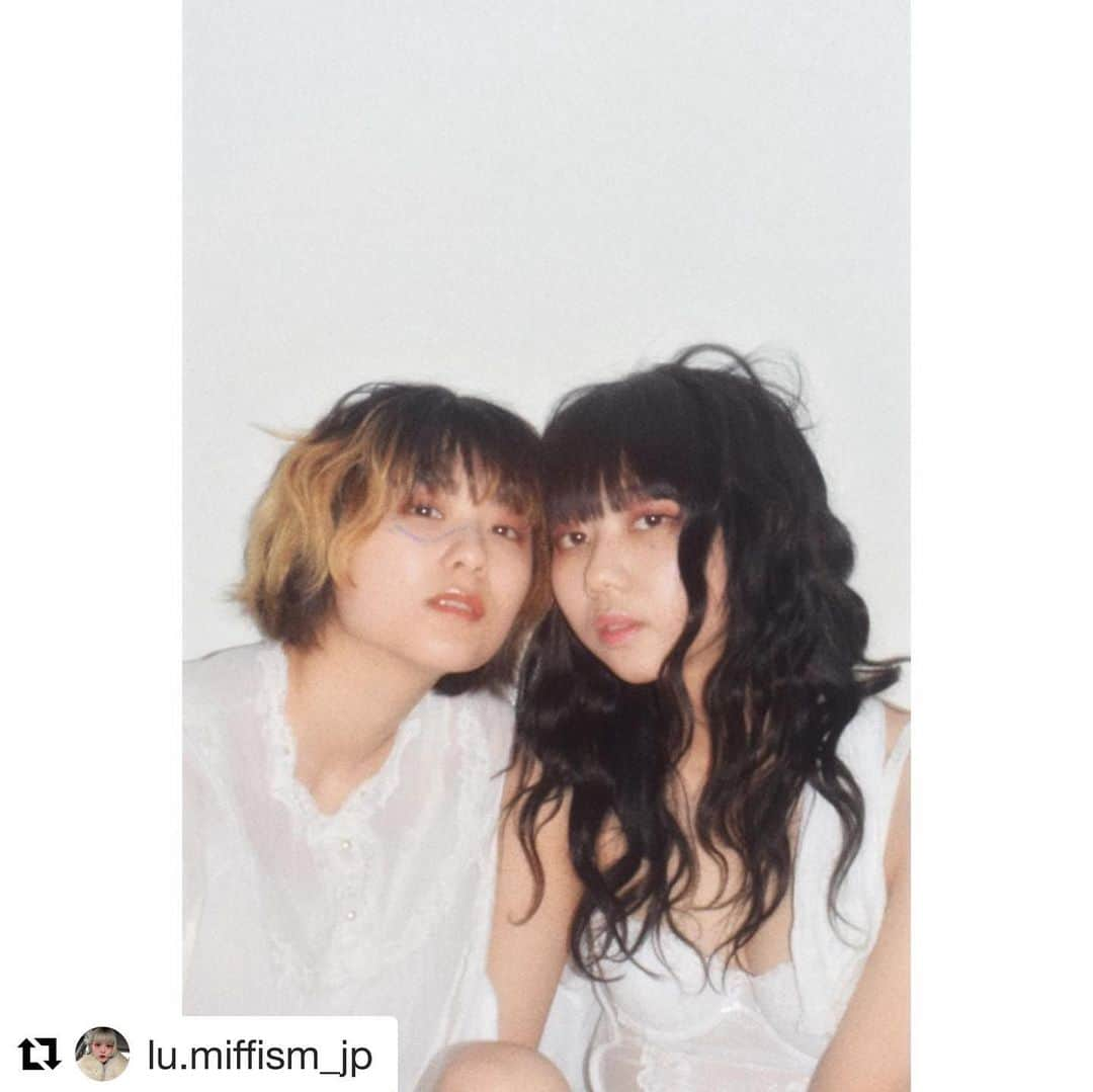 東京ベルエポック美容専門学校さんのインスタグラム写真 - (東京ベルエポック美容専門学校Instagram)「作品撮り💄 Repost @lu.miffism_jp with @get_repost ・・・ . . . 普通がいちばん、難しいんだよ . . .  #写真　#一眼レフ　#写真好きな人と繋がりたい #女の子　#青　#ブルー　#ヘアメイク　#hairmake #hair #makeup #作品撮り 　#nikon #nikond5300 #白い嫉妬　#東京ペルエポック美容専門学校　#東ベル」2月22日 18時35分 - tokyo_belle