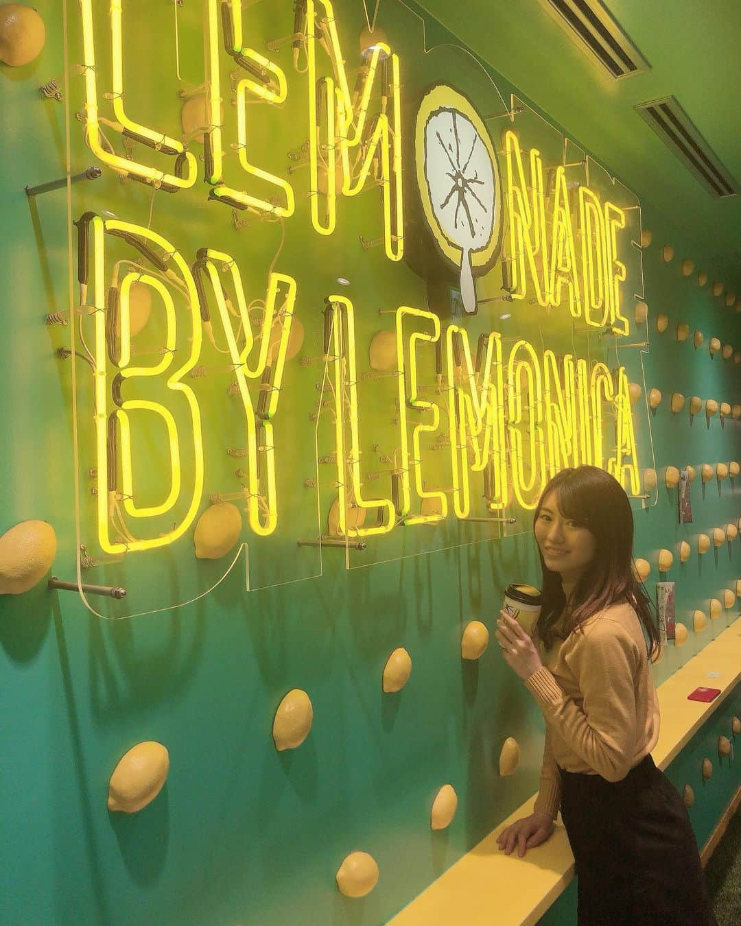 にゃんさんゴルフさんのインスタグラム写真 - (にゃんさんゴルフInstagram)「. . LEMONADE🍋🍋 . . 部屋にブランコついてた🤣 . . #渋谷#スクランブルスクエア#渋谷ストリーム#渋谷カフェ#ブランコ#インスタ映え #レモン#レモレード#lemonade」2月22日 18時59分 - miiiii0228