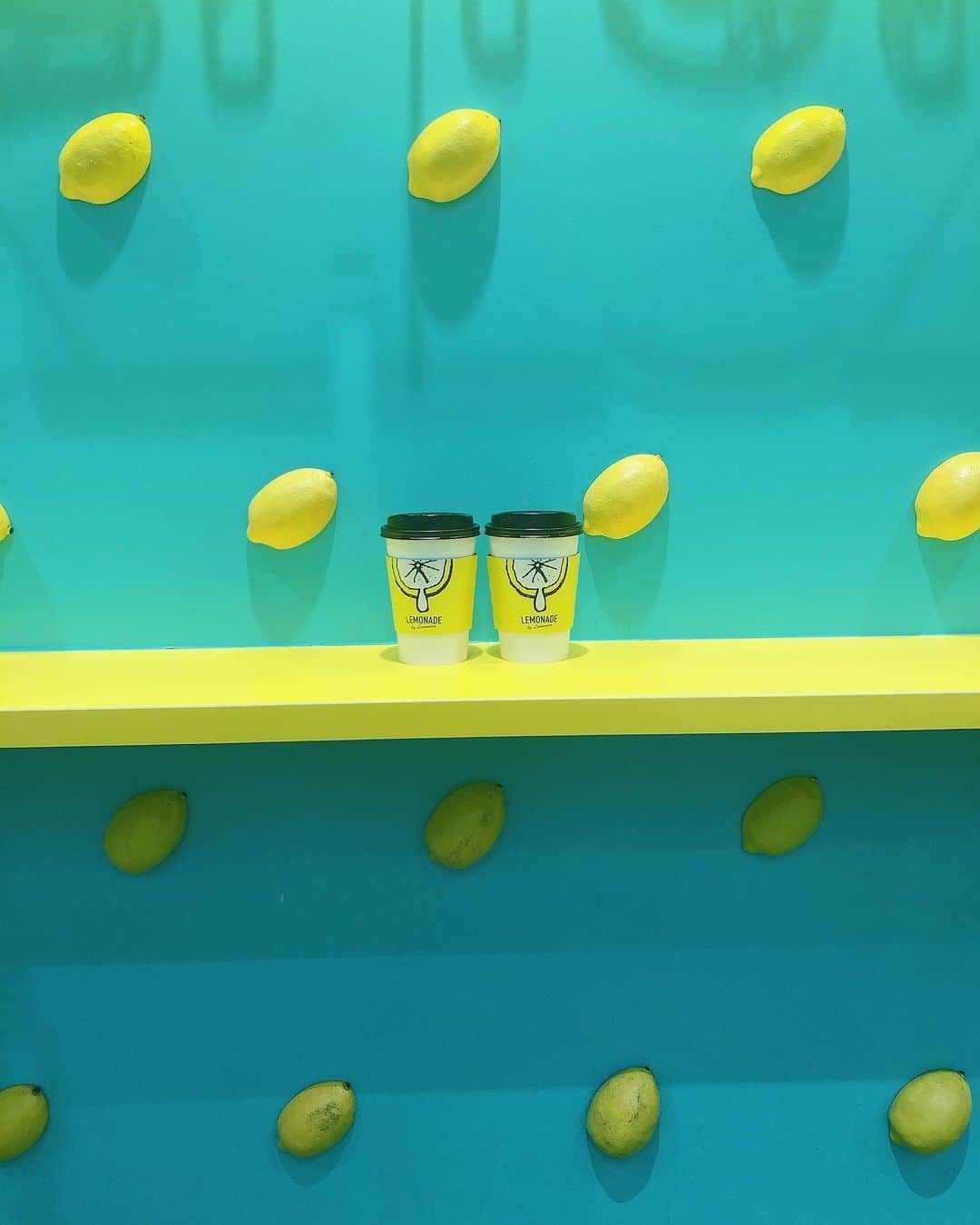 にゃんさんゴルフさんのインスタグラム写真 - (にゃんさんゴルフInstagram)「. . LEMONADE🍋🍋 . . 部屋にブランコついてた🤣 . . #渋谷#スクランブルスクエア#渋谷ストリーム#渋谷カフェ#ブランコ#インスタ映え #レモン#レモレード#lemonade」2月22日 18時59分 - miiiii0228