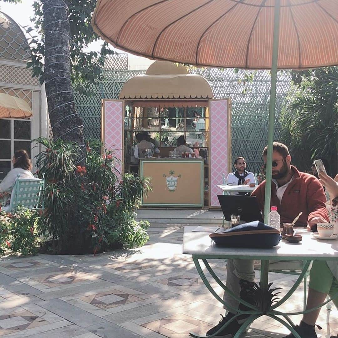 川原あやかさんのインスタグラム写真 - (川原あやかInstagram)「indiaにいってきました。 . ジャイプールにある「cafe paradio」 ずっと行きたかったカフェ🍰 . 美術館の中にいるような色彩のお洒落なカフェは本当に時間が 止まったように美しくて幸せな場所でした。 . インドは毎年３回ほどいきますが毎回違う世界を体験することができる国だとおもっています💕💕 . @barpalladio . . style ワンピース　@grace_continental.div  コート　@tiara_melrose  イヤリング　@grimoiretokyo .  #indianfood #india #jaipur #barpalladio #palladio #cafe #jaipurcafe #fashion #trip #travel #travelphotography #インド #ジャイプール#gracecontinental #grimoire #tiara #今日のコーデ」2月22日 18時59分 - ayaka.decor