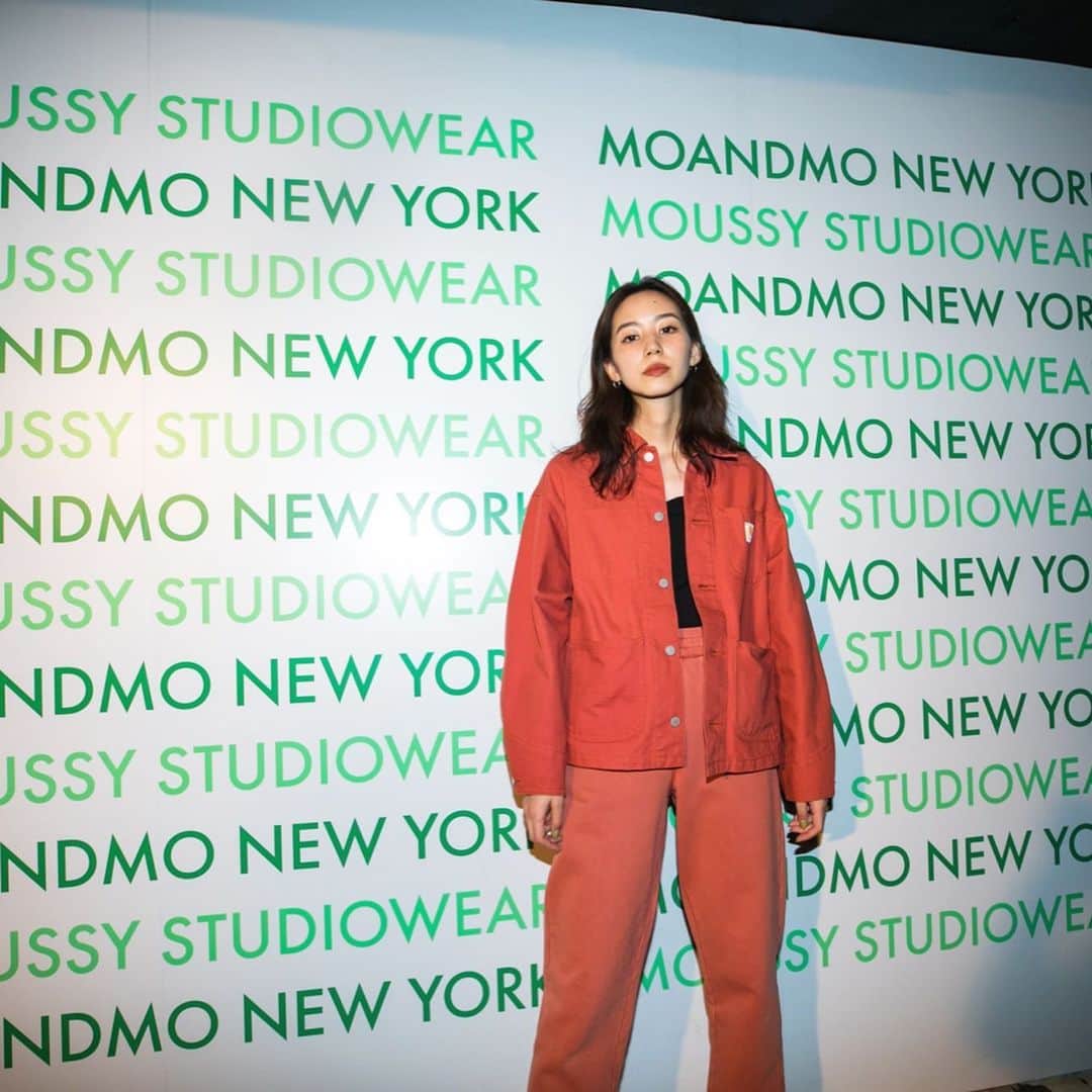Shiho Sasakiさんのインスタグラム写真 - (Shiho SasakiInstagram)「先日の @moussystudiowear のイベントの時の写真頂きました✨ 珍しくpinkを身に纏ってたよ🍑 カバーオールジャケットは丸みのあるコクーンシルエットがポイント🙆‍♀️ みんなそれぞれ個性ある着こなししてて可愛かったなぁ💭 #MOUSSY#MOUSSYSTUDIOWEAR」2月22日 19時16分 - shihomurata0718