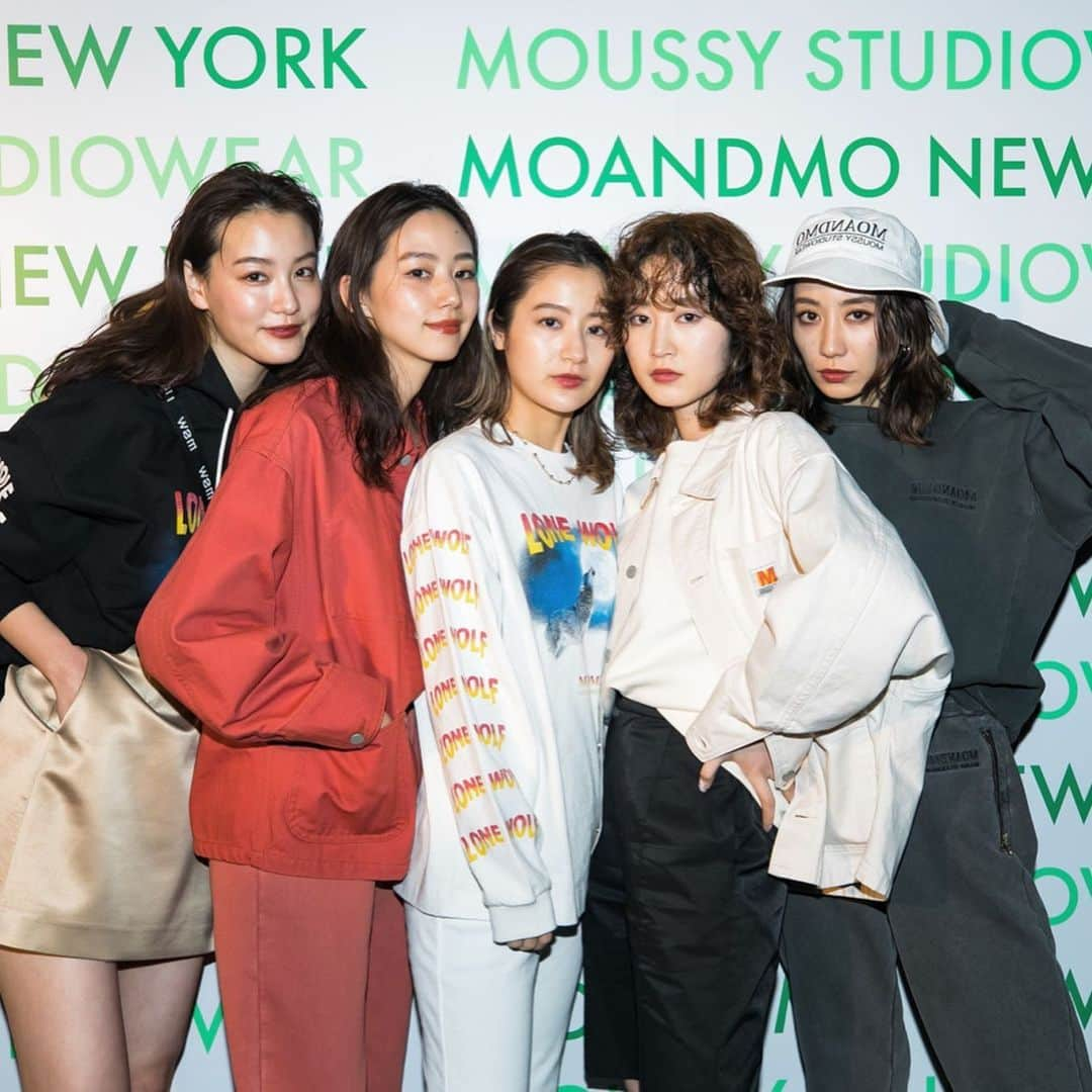 Shiho Sasakiさんのインスタグラム写真 - (Shiho SasakiInstagram)「先日の @moussystudiowear のイベントの時の写真頂きました✨ 珍しくpinkを身に纏ってたよ🍑 カバーオールジャケットは丸みのあるコクーンシルエットがポイント🙆‍♀️ みんなそれぞれ個性ある着こなししてて可愛かったなぁ💭 #MOUSSY#MOUSSYSTUDIOWEAR」2月22日 19時16分 - shihomurata0718