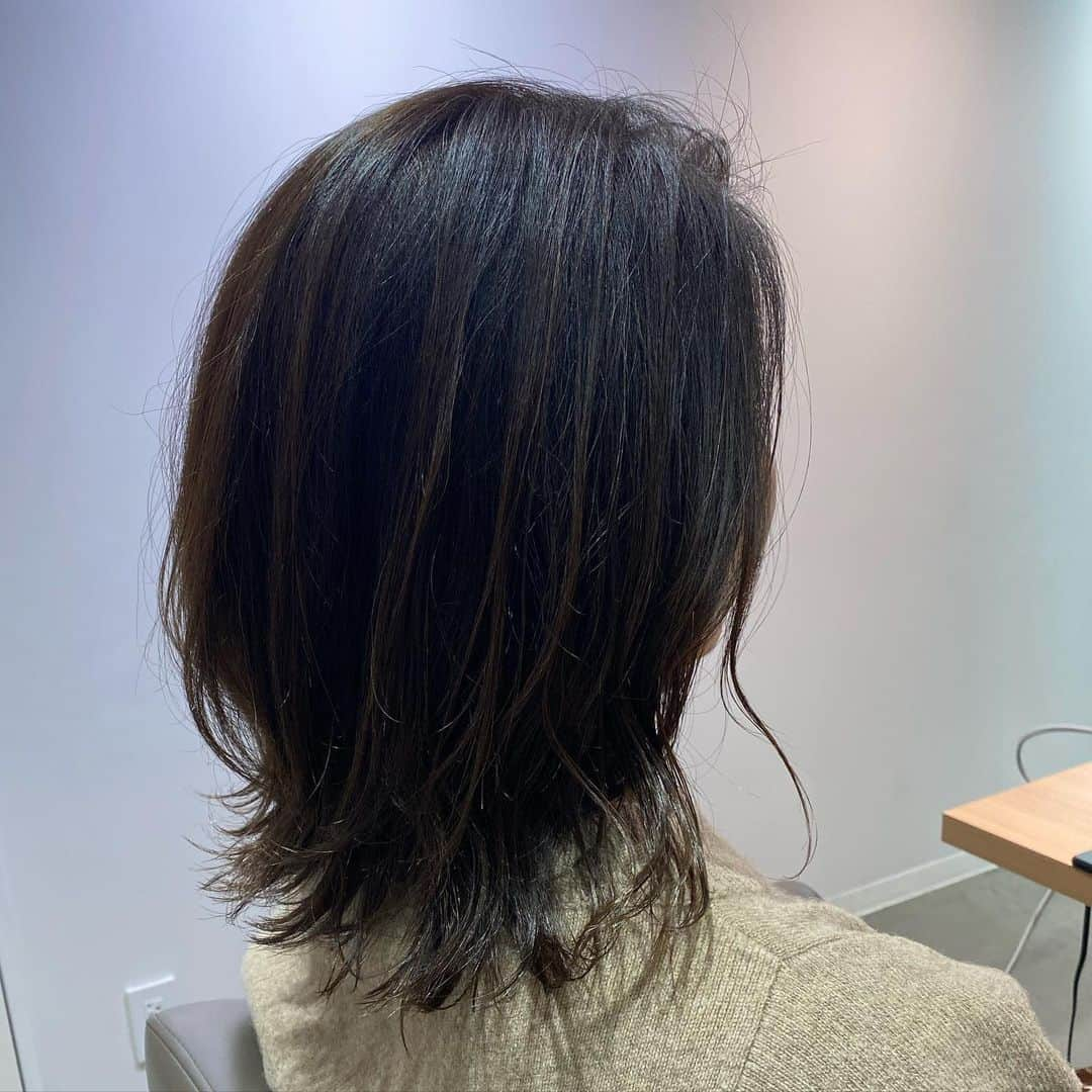 kawakami momokoさんのインスタグラム写真 - (kawakami momokoInstagram)「この間のヘアの仕上がり 伸ばしてたけど最近 切りたくなってきた。。。 @matsuharu_evoke  @evoke_tokyo  髪の毛の色はピンクベージュ 松島さんいつもありがとう😊 この日はモモラーさんが、3人もいたよ！！！👀」2月23日 0時54分 - momoko.kawakami.29