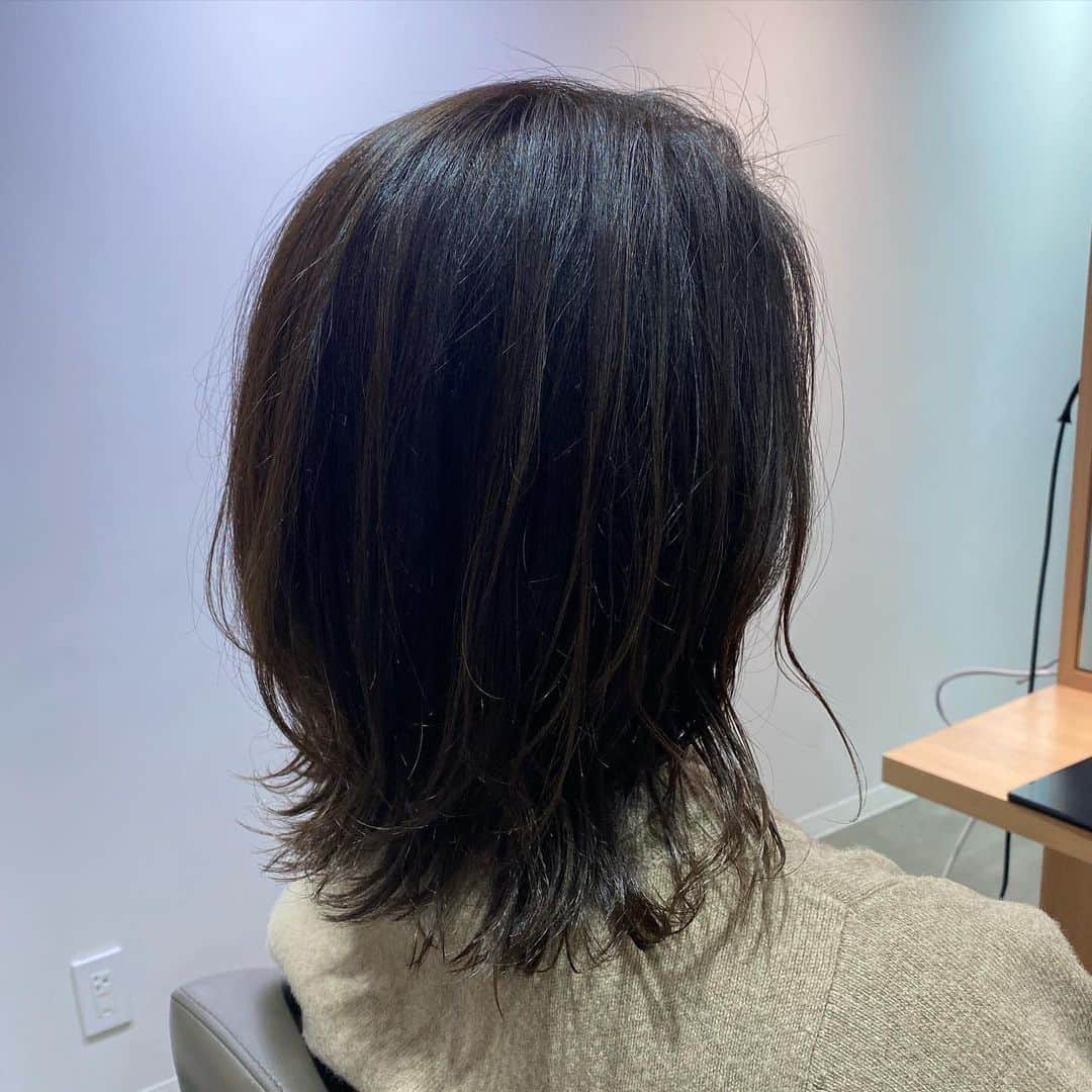 kawakami momokoさんのインスタグラム写真 - (kawakami momokoInstagram)「この間のヘアの仕上がり 伸ばしてたけど最近 切りたくなってきた。。。 @matsuharu_evoke  @evoke_tokyo  髪の毛の色はピンクベージュ 松島さんいつもありがとう😊 この日はモモラーさんが、3人もいたよ！！！👀」2月23日 0時54分 - momoko.kawakami.29