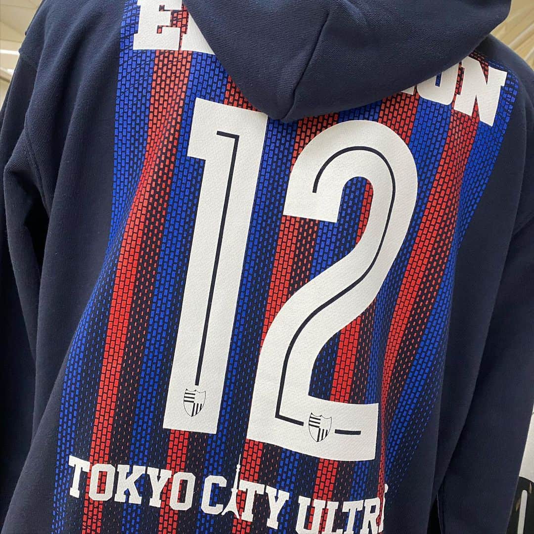 植田朝日のインスタグラム：「🔵🔴﻿ ﻿ いよいよ明日開幕戦‼️﻿ ﻿ って言っても、既に3試合もやってるし、全然、開幕な感じがしないな〜。笑﻿ ﻿ とは言いつつも、ACLとリーグは別物。フレッシュな気持ちで臨みましょう。﻿ ﻿ そして、フラッグある人は持って行きますか‼️﻿ ﻿ バモ トーキョー﻿ ﻿ あっ、うがいと手洗いもお忘れなく。﻿ ﻿ #tokyo12﻿ ﻿」