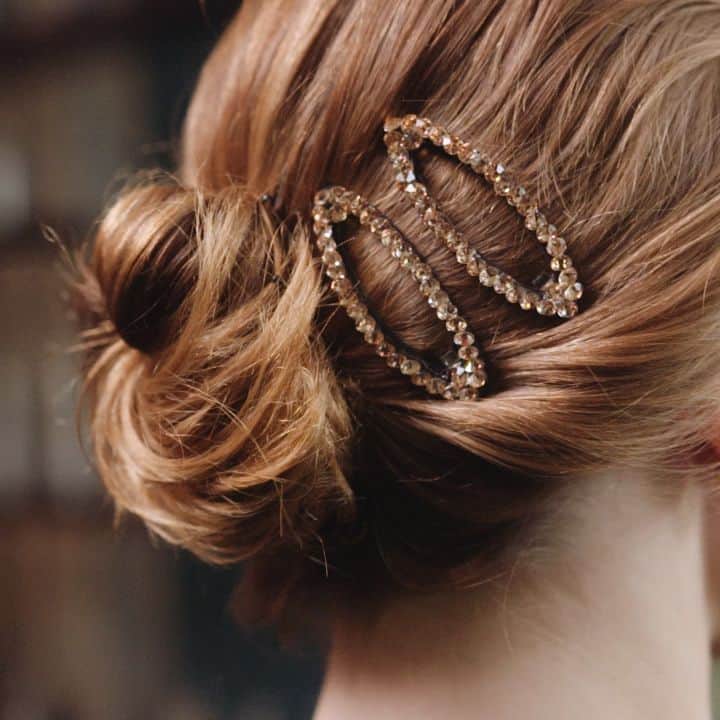 アクセサライズのインスタグラム：「Our latest obsession? Scrunchies! The perfect bun is made 10 times better with stacked scrunchies.  Sparkle snap clips - 🔍: 8861768100 Spotty scrunchies (x2) - 🔍: 8863429000 Organza scrunchie - In store now, online soon Navy silky scrunchie - 🔍: 8861804000  Tap the link in the bio to shop the look. #Accessorize #Accessorize」