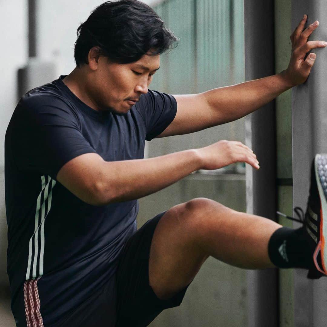 ADIDASTOKYOさんのインスタグラム写真 - (ADIDASTOKYOInstagram)「倒れてから起きるまでの速さ。求められているポジションに移るまでの速さ。そして一歩目の速さにこだわる。 チームが数的不利な状況に陥らないように、少しでも有利な状態で相手にコンタクトできるように。  @gaki.keita #速さはひとつじゃない #稲垣啓太 #Ultraboost 20 #ランニング #東京 #adidastokyo #アディダス」2月22日 19時41分 - adidastokyo