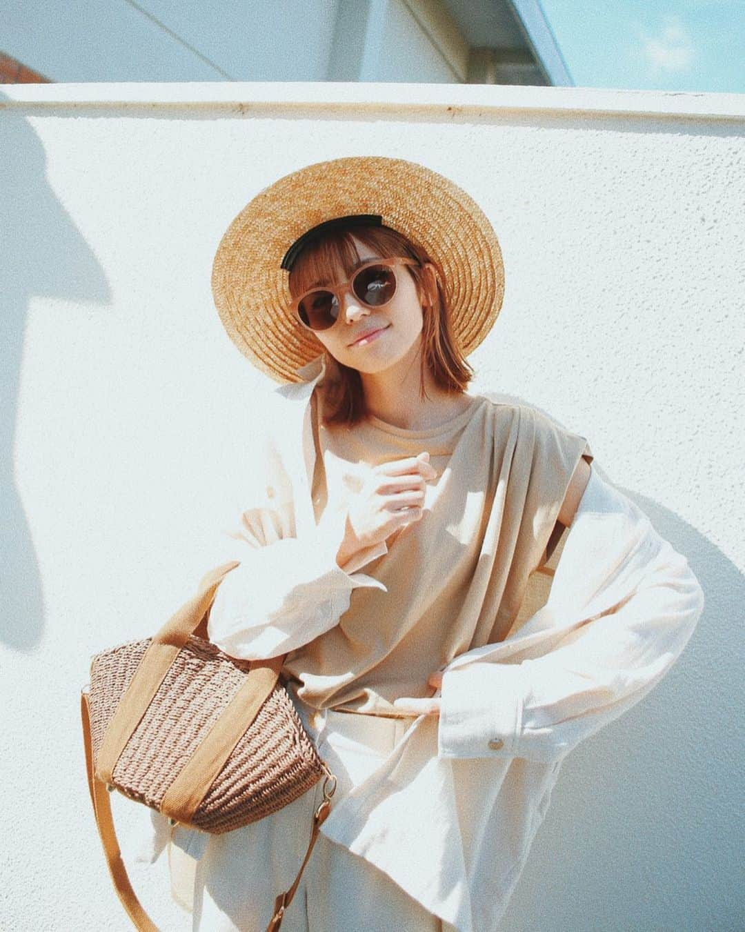 若槻千夏さんのインスタグラム写真 - (若槻千夏Instagram)「前回のカゴバックの 再入荷のお問い合わせが 沢山来ていて 生産の準備が間に合ってなくて まだ出来ずでして..💦 お待たせしてすみません。  なので 急遽、夏発売予定だった 新作のカゴバック を 来週の火曜に 発売する予定で組んでいます👏🏻 3色展開で miniカゴバック のみです☺︎ 内容量は前回と変わりません！ お楽しみに✨#comingsoon」2月22日 19時38分 - wakatsukichinatsu