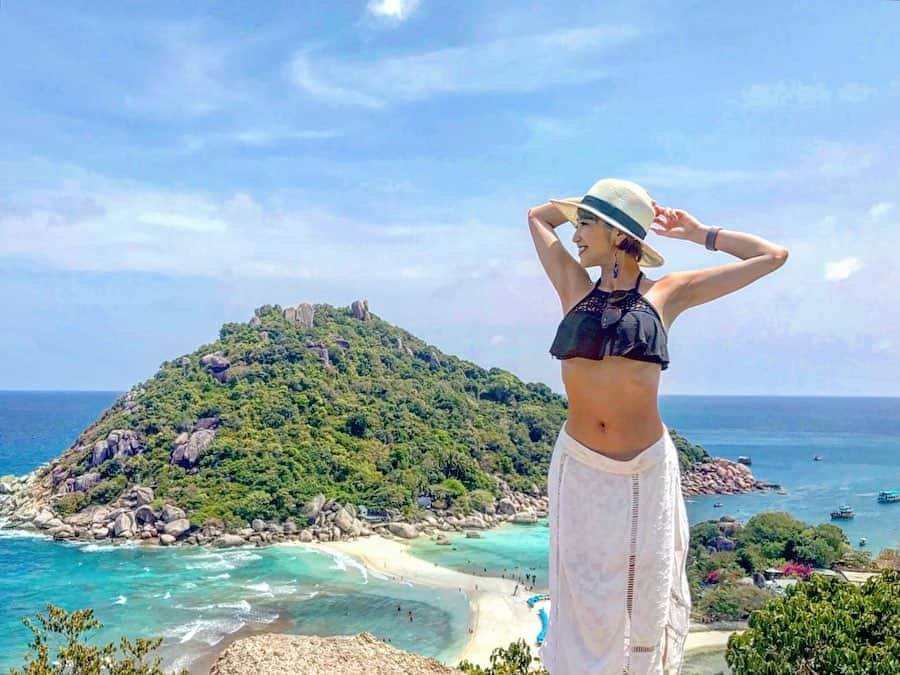 渡辺由布子さんのインスタグラム写真 - (渡辺由布子Instagram)「🏝 ・ ＮＡＮＧ ＹＵＡＮ  5日間の休みで行けちゃう楽園への旅！という高橋歩さんの著書で見つけた、タイの#ナンユアン島 へ🚩  タオ島からスピードボートを20分飛ばして初めて出会えるエメラルドグリーンの絶景✨  #パラパラ漫画風  #アジアベストアイランド  #死ぬまでに行きたい世界の絶景  #離島旅　 #islandhopping  #boattrip #thaitrip ・ ・ 📍 #KohNangYuan #Thailand #🇹🇭」2月22日 19時47分 - watanabe_yuko