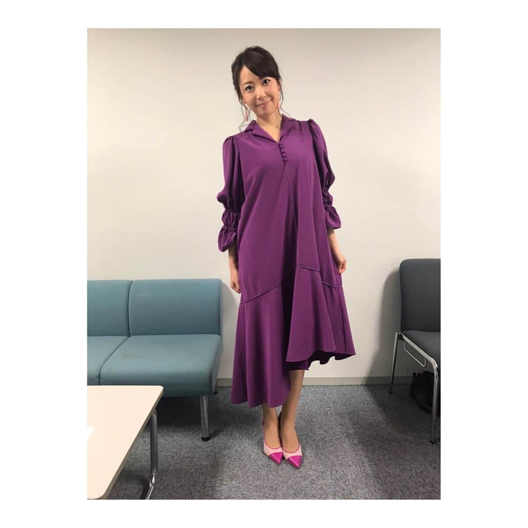 須黒清華さんのインスタグラム写真 - (須黒清華Instagram)「今日のアド街は「信楽」です✨ 滋賀県出身、あのドラマでもご活躍の西川貴教さん。 どの話題にも詳しくて、お話が本当に面白かったです‼︎ どんな苦境にも負けず、歴史を変えた女性陶芸家さんがかっこよくて、会いに行ってみたくなりました🍀 . この後9時からです‼︎ 衣装は#rubie 座っているとわからないのですが、裾がアシンメトリーでとっても可愛かった❤️ 靴も好みです✨ #ダイアナ #diana  #アド街ック天国 #信楽 #信楽焼 #滋賀県」2月22日 19時53分 - sayaka_suguro