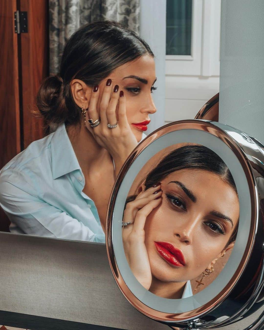 Cristina Buccinoさんのインスタグラム写真 - (Cristina BuccinoInstagram)「Mirror mirror on the wall🖱 @lancomeofficial  #supplied」2月22日 20時06分 - cribuccino