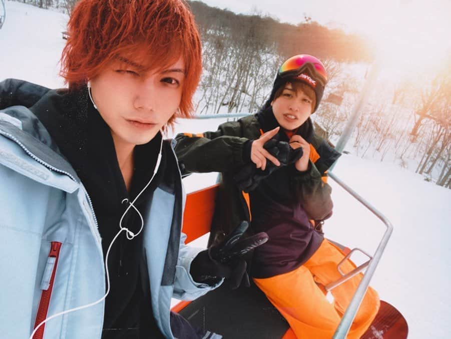 太田和樹／かずちぇるさんのインスタグラム写真 - (太田和樹／かずちぇるInstagram)「雪山盛れ過ぎ🏔 このフィルターエモくない？笑 りょういちと遊んだの久々☺️✨ #スノボー男子 #スノボー初心者 #全部雪のせいだ #スノボーウェア #スノボーファッション #ぜんぶ雪のせいだ #mensegg #渋谷男子 #歌舞伎町 #港区男子 #JRSKISKI #たんばらスキーパーク # #ロマンスの神様 #snowdrop #ゲレンデマジック #全部酒のせいだ #そこに雪はあるか #この雪は消えない #冬が胸にきた #答えは雪に聞け #この雪には熱がある #青春は純白だ#水商売 #お酒 #歌舞伎町ホスト #歌舞伎町キャバ嬢 #メンナク #メンエグ #エモい」2月22日 20時09分 - kazuki_1625