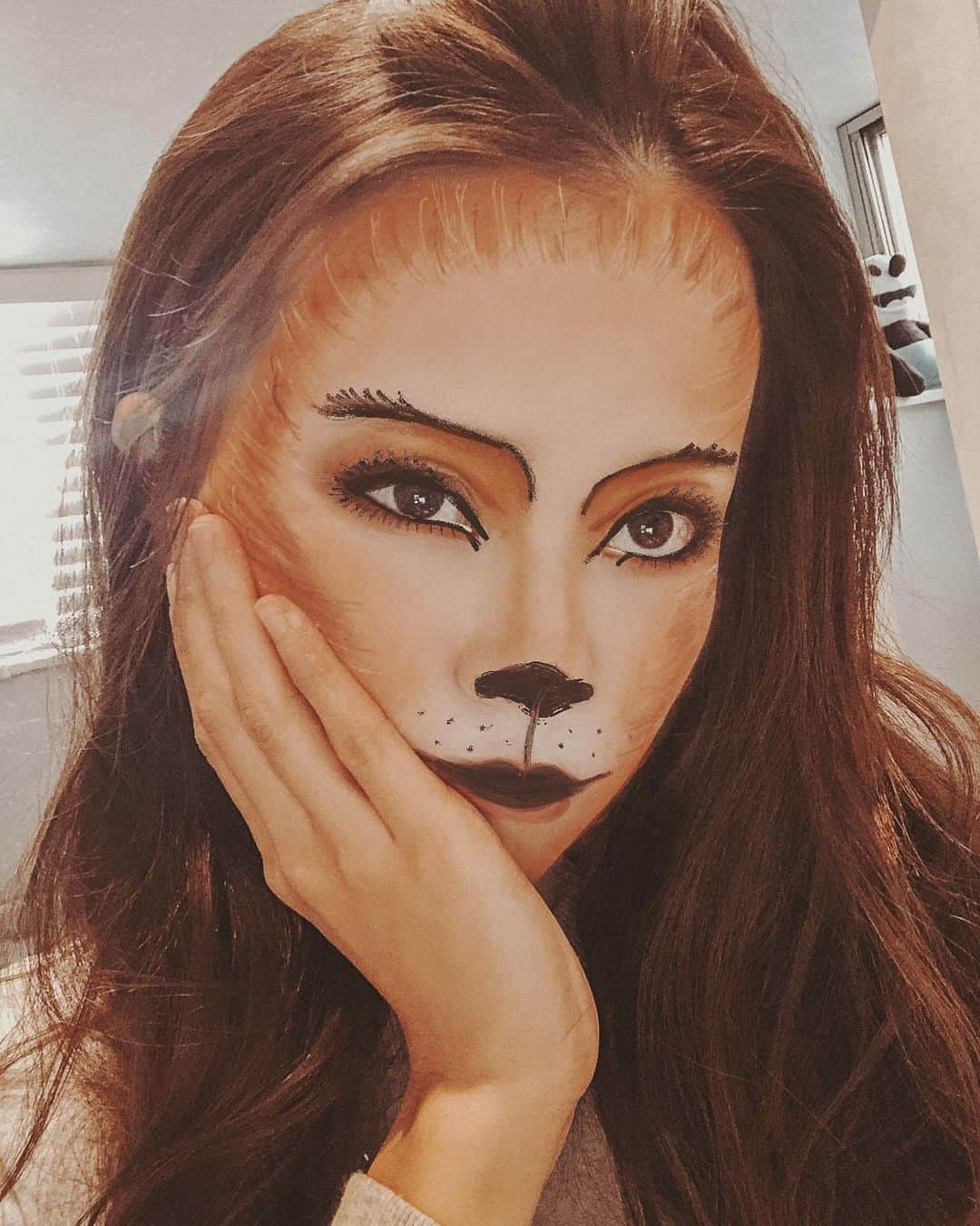 MiracleVellMagicのインスタグラム：「猫の日おめでとう！🐈❤︎ メイクに見えるけど実はこれ、お絵描きアプリで描いたの！30分くらい無我夢中で自分の顔にお絵描き。(笑) 楽しかった🥴 ちなみに劇団四季のキャッツ風メイク！ not a real makeup, i painted it with an drawing app! the makeup is inspired by Cats on broadway 🎭」