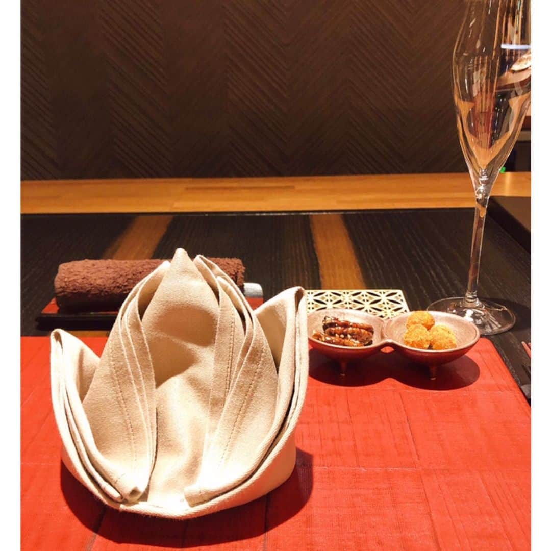 山田優依さんのインスタグラム写真 - (山田優依Instagram)「4000 Chinese Restaurant . とっても気さくで楽しい菰田シェフの四川料理 . 伊勢海老、北京ダック、デザートのトウファと、 何から何まで最高でした . ごちそうさまでした✨ . #japan #tokyo #Aoyama  #Hiro #Chinese #4000ChineseRestaurant」2月22日 20時43分 - yui_gourmetwalker