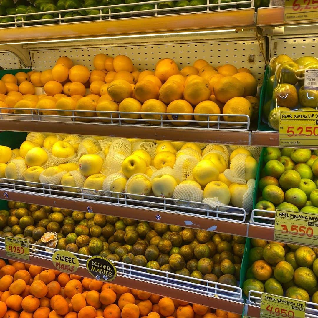 湯浅洋さんのインスタグラム写真 - (湯浅洋Instagram)「ジャカルタ フルーツあれこれ 食べた事無いフルーツもありますか？ #jakarta #fruits」2月22日 20時40分 - 164yuasa