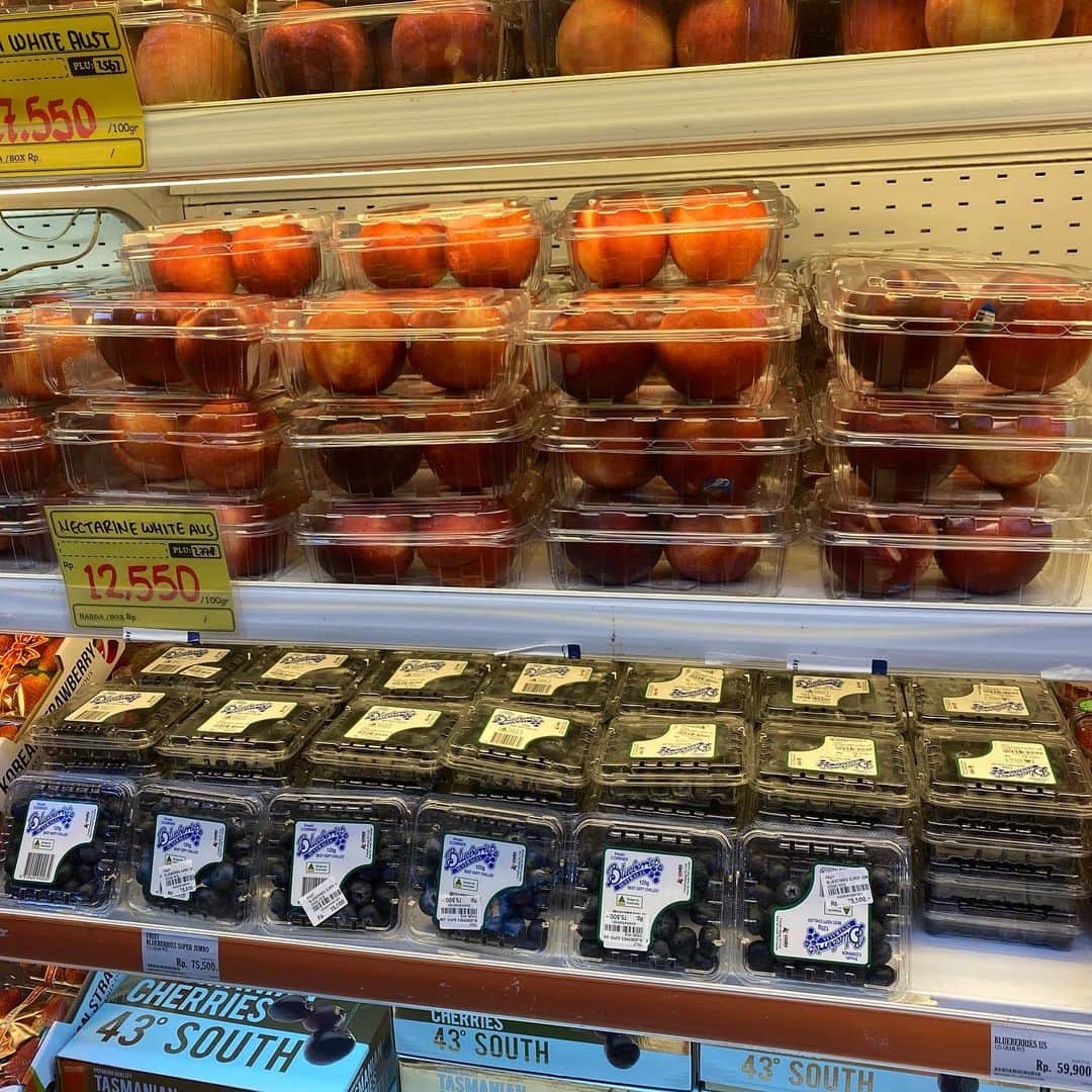 湯浅洋さんのインスタグラム写真 - (湯浅洋Instagram)「ジャカルタ フルーツあれこれ 食べた事無いフルーツもありますか？ #jakarta #fruits」2月22日 20時40分 - 164yuasa