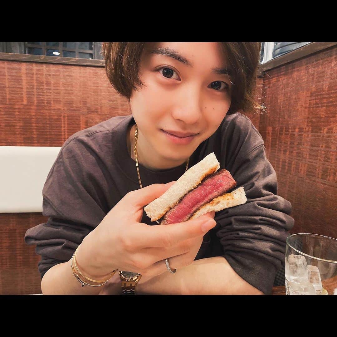 小越勇輝さんのインスタグラム写真 - (小越勇輝Instagram)「美味しかったぁ〜 幸せだ。  #牛カツサンド」2月22日 20時45分 - yuki_ogoe