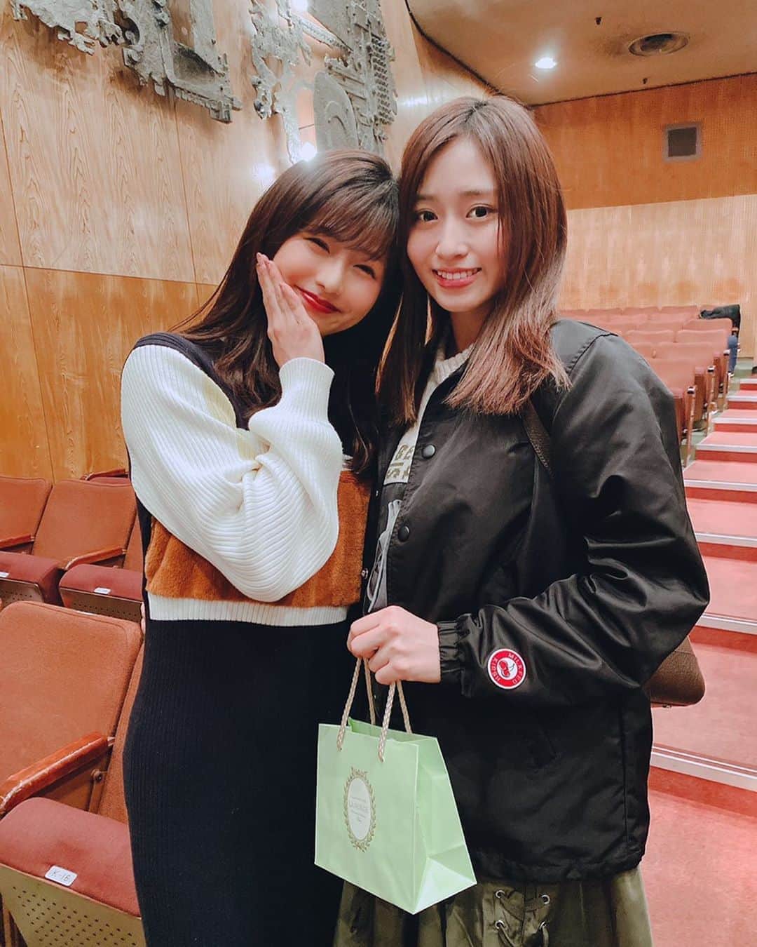 内木志のインスタグラム：「愛梨ちゃんの出演されてる 舞台観てきました💕 世界の話で難しかったけど、キレてる愛梨ちゃん可愛かった😊 もう愛梨ちゃんに会いたい…❣️ #シェアザワールド2020 #あいここ」