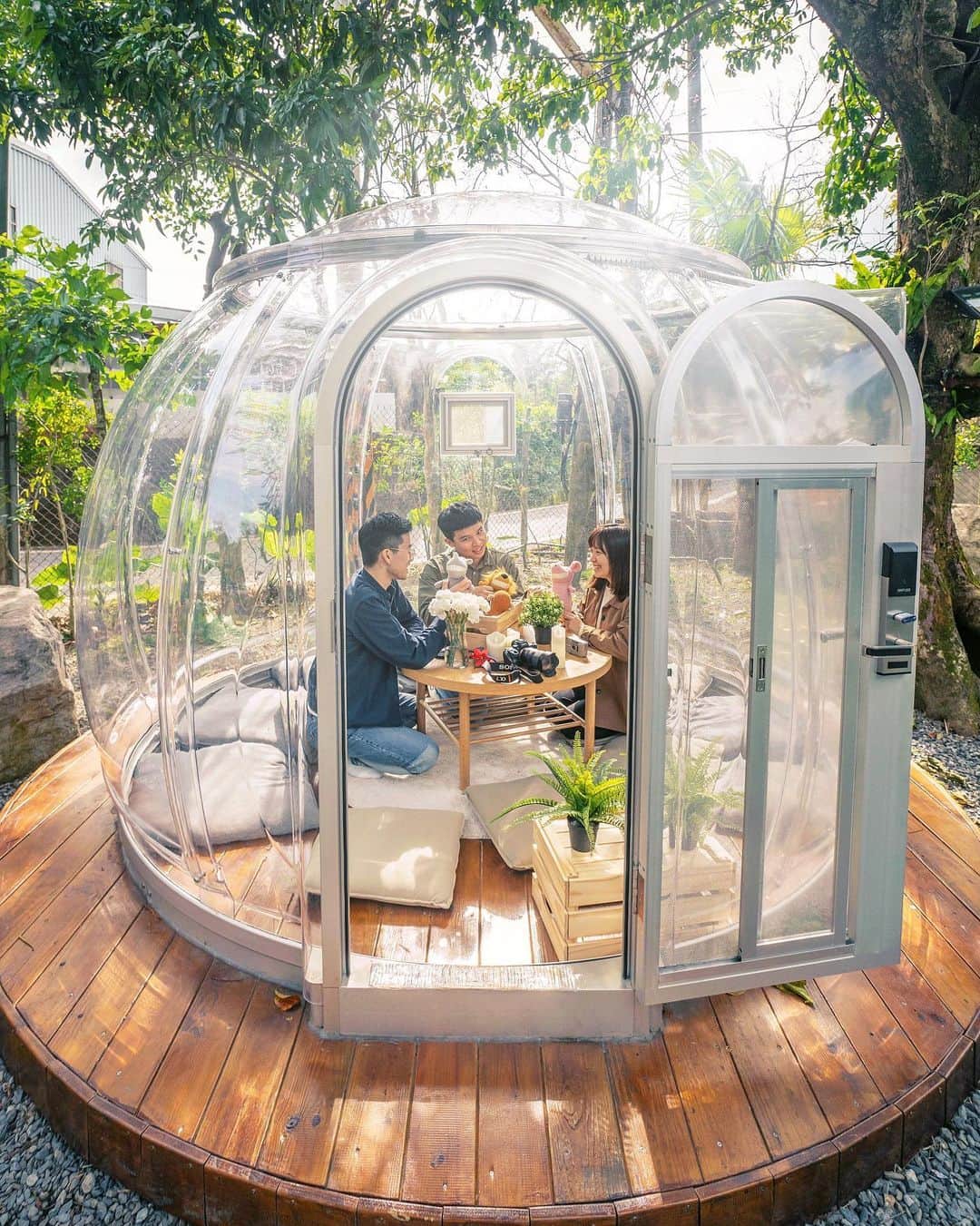 樂さんのインスタグラム写真 - (樂Instagram)「宜蘭。窯籃曲義式烘焙餐廳 🍞 宜蘭最新的透明小屋🔥🔥🔥（1-3你們喜歡哪一張，又是個選首圖障礙的時刻🤣🤣😂 一直很像去國外住這種透明的飯店，是我的夢想之一🥺 現在宜蘭有這個透明小屋，可以先來拍😂🤣 -。 Tag朋友一起來拍照吧📷 W / @mbn0619 @bryan123528 @la_wesley_la @aguaphoto - . . . . . .  #ygtphotograph#iseetaiwan#vscotaiwan#bpintaiwan #amazingtaiwan#igerstaiwan#exploretaiwan#popdaily #tv_pointofview#ig_photooftheday#ig_color#way2ill #taiwangram#instagrammer#bnw_legit#artofvisuals #illgramers#宜蘭#宜蘭景點#yilan#台灣」2月22日 20時54分 - ygt1016