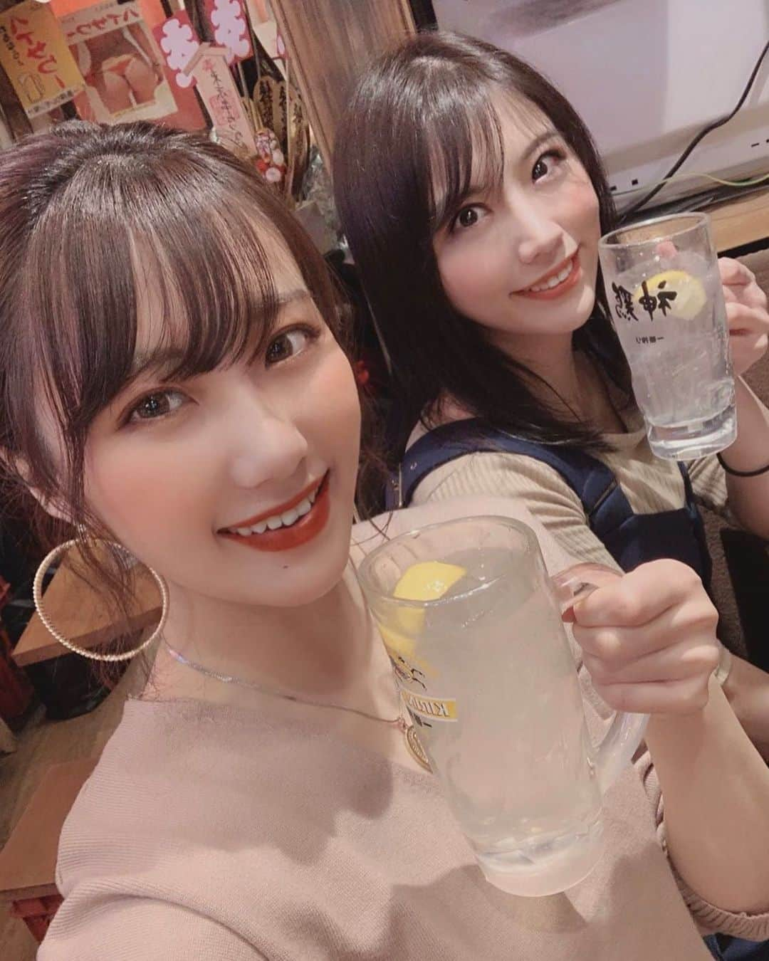 吉田早織さんのインスタグラム写真 - (吉田早織Instagram)「若い子と飲んでもらいました(´>ω<)💖﻿💖かわいい♡ ﻿ おみくじで超大吉引いたらテキーラ出てきてた🤣🤣🤣笑﻿ ﻿ #歌舞伎町#新宿#神龍#テキーラ#レモンサワー#女子会#酒飲み女子 #おみくじ#居酒屋#バー#新宿グルメ #followｍe」2月22日 21時09分 - saoriyoshida034