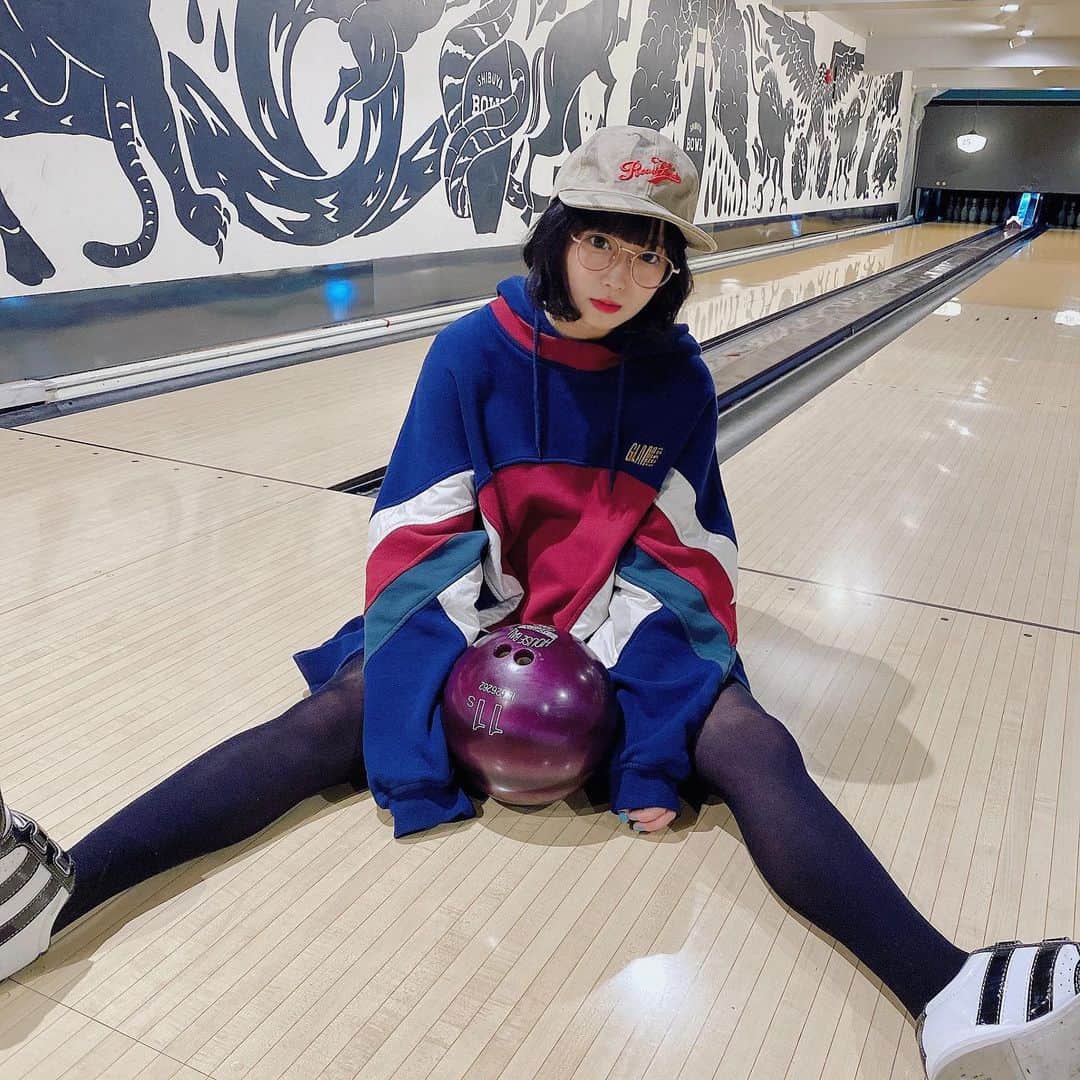 中川美優さんのインスタグラム写真 - (中川美優Instagram)「ボールは11ポンド左に曲がりがちですよろしくお願いします#美優のふく#メガネのオタク」2月22日 21時07分 - nakagawamiyuu