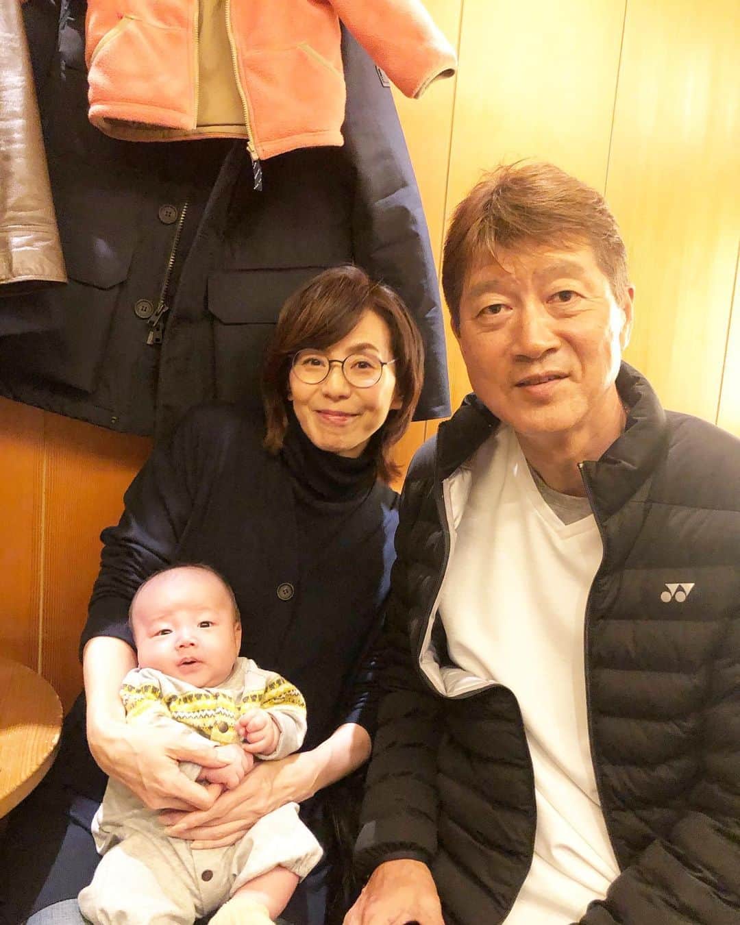 田中雅美さんのインスタグラム写真 田中雅美instagram 金石とーちゃんと陣内ねーさんに抱っこしていただきました 可愛い素敵なお祝いをありがとうございます すくすく成長しまくって 身体がしっかりしとります 金石さんに野球教えてもらいたい