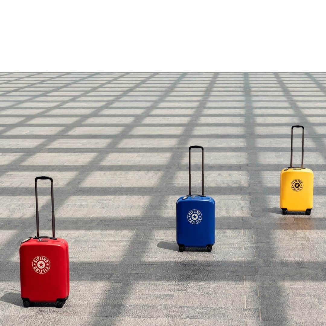 キプリングさんのインスタグラム写真 - (キプリングInstagram)「Where would you take these suitcases for a wild ride? 🔴🔵🌕 Let us know below! #livelight #GoYourOwnWay」2月22日 21時18分 - kipling