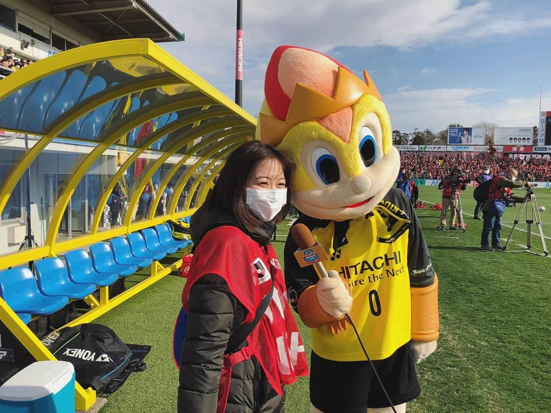 久冨慶子さんのインスタグラム写真 - (久冨慶子Instagram)「・ Ｊリーグが開幕しました⚽️ #柏レイソル #北海道コンサドーレ札幌 の試合を取材しました✨ レイくんがそばに来て一緒に写真撮ってくれましたよ😙 今回はGoProで撮影！ やべっちF.C.是非ご覧ください👍 ＊ ＊ #jリーグ  #開幕戦 #テレビ朝日 #やべっちfc #久冨慶子 #アナウンサー #コロナウイルス対策の為取材陣マスク着用でした」2月22日 21時16分 - keiko0hisatomi