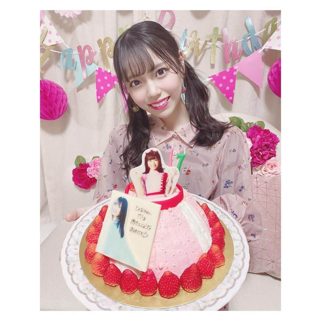 岩田陽菜さんのインスタグラム写真 - (岩田陽菜Instagram)「今年の#バースデーケーキ もびっくりだったなぁ🎂☺️💕﻿ ﻿ ﻿ ﻿ #お誕生日#happybirthday#birthday#花#flower﻿ #華の#Seventeen#birthdaycake#cake#CGB41#苺のブラウニーちゃん#夢力#STU48#無謀な夢は覚めることがない#岩田陽菜#birthdaysurprise#partydecor#pink#いちご#strawberry##17ドレスケーキ#ヘアアレンジ#ツインテール﻿ ﻿ ﻿」2月22日 21時36分 - hina_naso_stu48