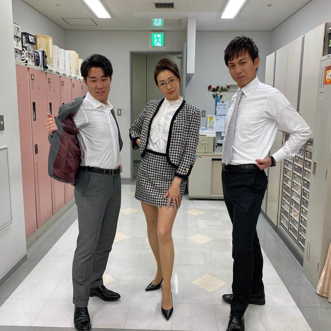 服部優陽のインスタグラム：「🎤﻿ アナウンス部でドラマを撮影しました🎥﻿ ﻿ 脚本・監督・主演はなんと全て竹上先輩！﻿ 相手役の男性を務めるのは﻿ アナ部イチのイケメン川島先輩です！﻿ ﻿ どんなドラマになっているのが楽しみです！﻿ ﻿ 2/23(日)深夜1時〜﻿ カンテレアナウンサー真冬の挑戦SP﻿ ぜひご覧ください👀﻿ ﻿ 写真は村西先輩 with Bです。﻿ 現場の男性が骨抜きにされたことは言うまでもありません…🤤﻿ 🎤﻿ ﻿ ちなみに自分の役は #報道記者A﻿ 堀田先輩とともに川島先輩をイジメる役でした。笑﻿ ﻿ #ドラマ #カンテレ #アナウンサー﻿ #カンテレアナウンサー #真冬の挑戦SP」