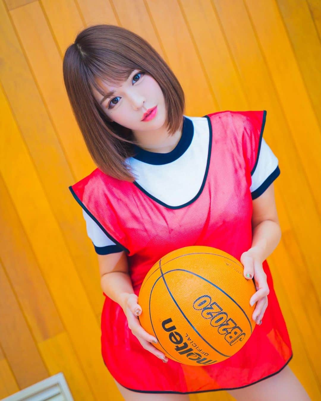 ななぴさんのインスタグラム写真 - (ななぴInstagram)「バスケ女子⛹️‍♀️🏀﻿ 全然運動神経よくないんだけど﻿ 体動かすのは大好き👟﻿ ﻿ ﻿ ただいま新しい写真集の編集中🤤﻿ 発売したらまたお知らせするね📢💕﻿ 今年はたくさん写真集やもの作りするぞ！！﻿ 制作欲むんむん🌸﻿ ﻿ ﻿ そして前回の写真集﻿ ・nanapism﻿ ・nanapgraph﻿ ﻿ の2種類の写真集が増刷いたしました〜‼️👏🏻😸💓﻿ ﻿ インスタのストーリー、﻿ またはTOPのハイライトから﻿ BASEに飛んで購入できるよう☺️﻿ ﻿ このあとの写真集もお楽しみにしててください🥺💓﻿ ﻿ ﻿ がんばるぞ〜🤤☝︎💓﻿ ﻿ ﻿ #ポートレート　#写真集　#コスプレ　#体操着　#ブルマ　#バスケ　#バスケ女子　#撮影」2月22日 21時28分 - __nanapgram__