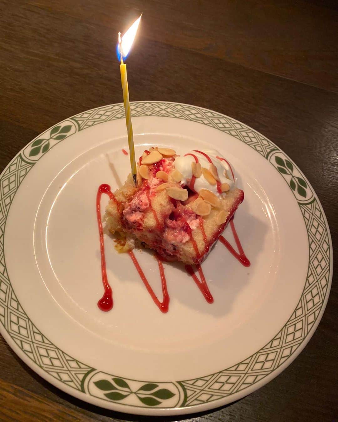 レンナ（RENNA）さんのインスタグラム写真 - (レンナ（RENNA）Instagram)「2020.2.21 また一つ歳を重ねることができました🥰 いつも私を支えてくださる方々に 本当に感謝です🙏✨ ありがとうございます❣️ 念願のロウリーズを 食べれてしあわせでした😋 #誕生日 #221 #birthday  #ロウリーズザプライムリブ  #ロウリーカット #300g #ペロリ」2月22日 21時37分 - renna_tkmr