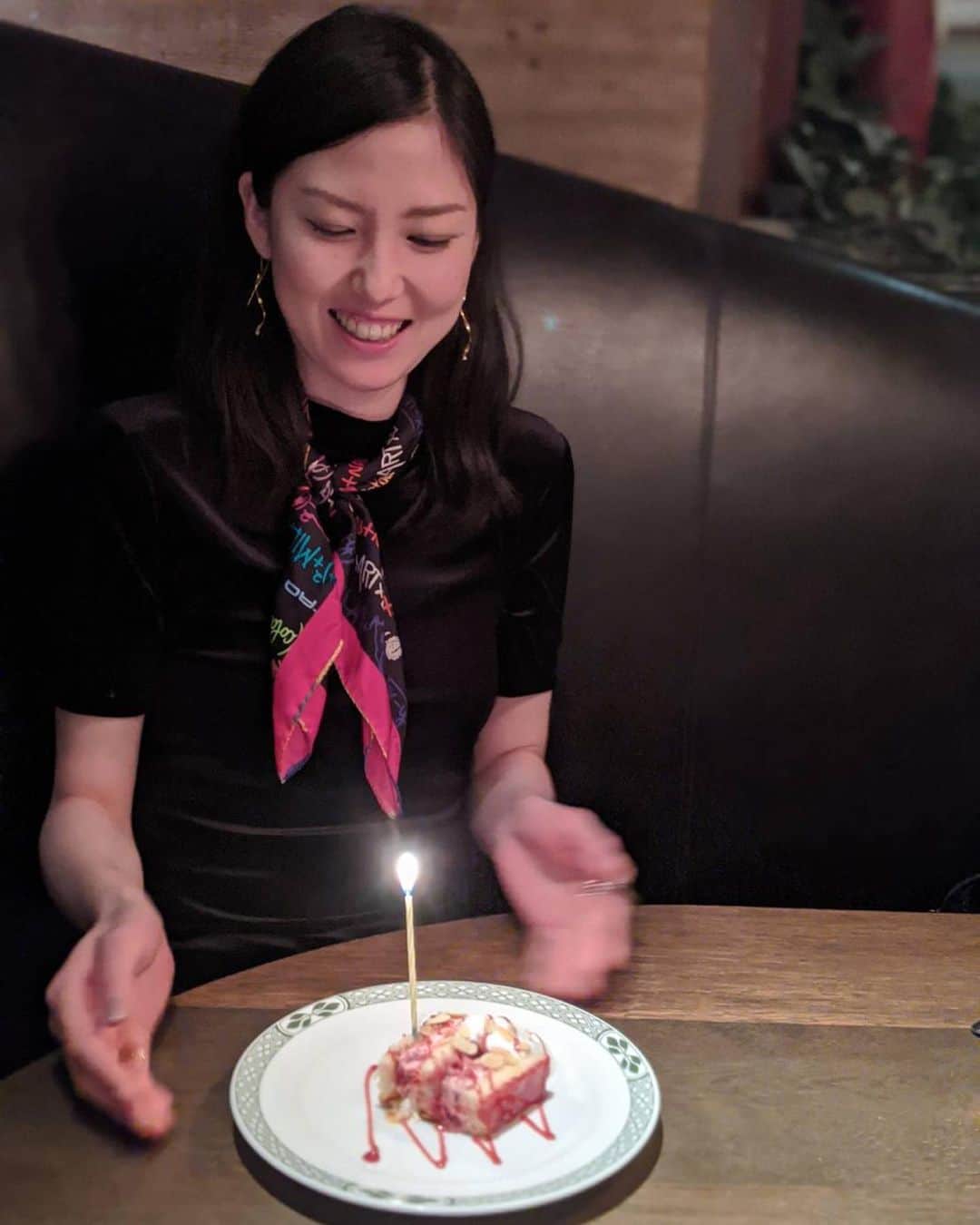 レンナ（RENNA）さんのインスタグラム写真 - (レンナ（RENNA）Instagram)「2020.2.21 また一つ歳を重ねることができました🥰 いつも私を支えてくださる方々に 本当に感謝です🙏✨ ありがとうございます❣️ 念願のロウリーズを 食べれてしあわせでした😋 #誕生日 #221 #birthday  #ロウリーズザプライムリブ  #ロウリーカット #300g #ペロリ」2月22日 21時37分 - renna_tkmr