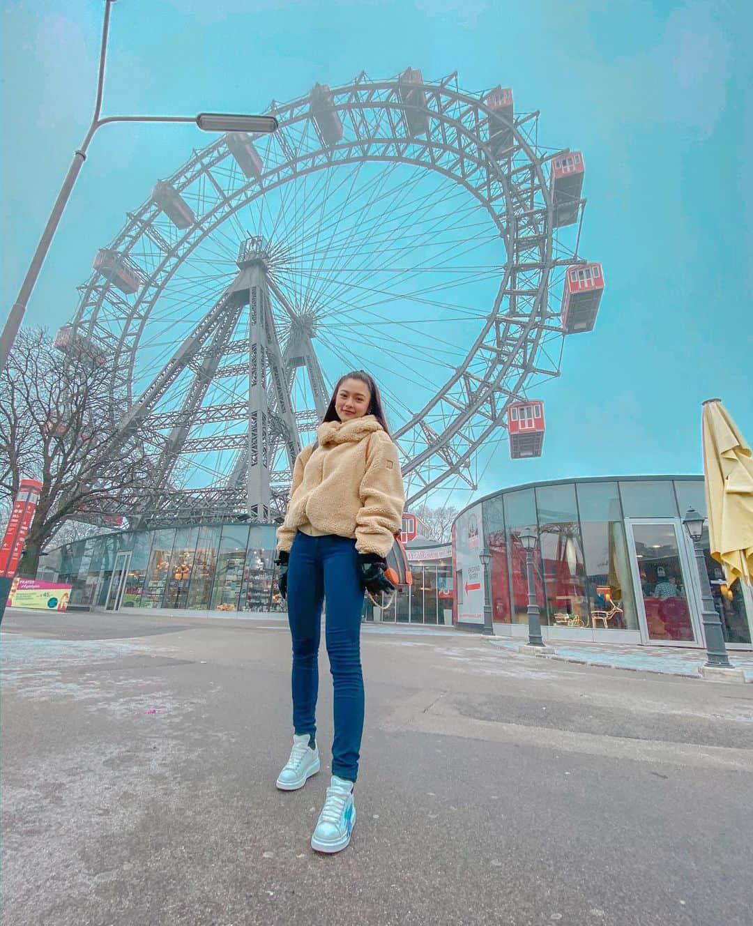 Kim Chiuさんのインスタグラム写真 - (Kim ChiuInstagram)「Horses, Wien Riesenrad, St Stephen Cathedral and more!!!!🇦🇹🇦🇹🇦🇹 ohhh vienna!!!! Love at first sight!!! Check out my new video now up on my channel!!! Click the link on my bio! ☝🏻❤️ #Chiurista @travelokaph」2月22日 21時38分 - chinitaprincess